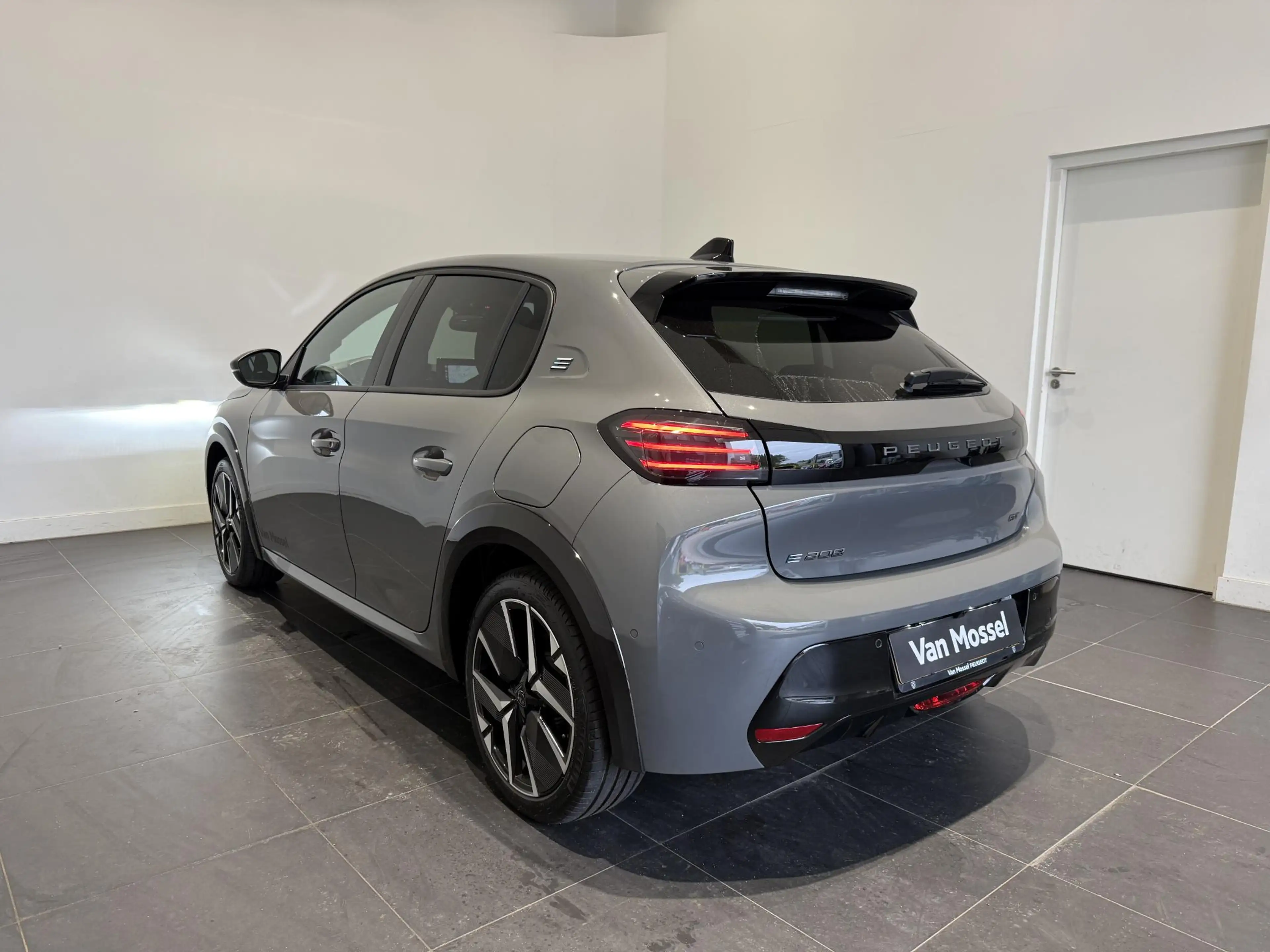 Peugeot e-208 EV GT 51 kWh — photo 11