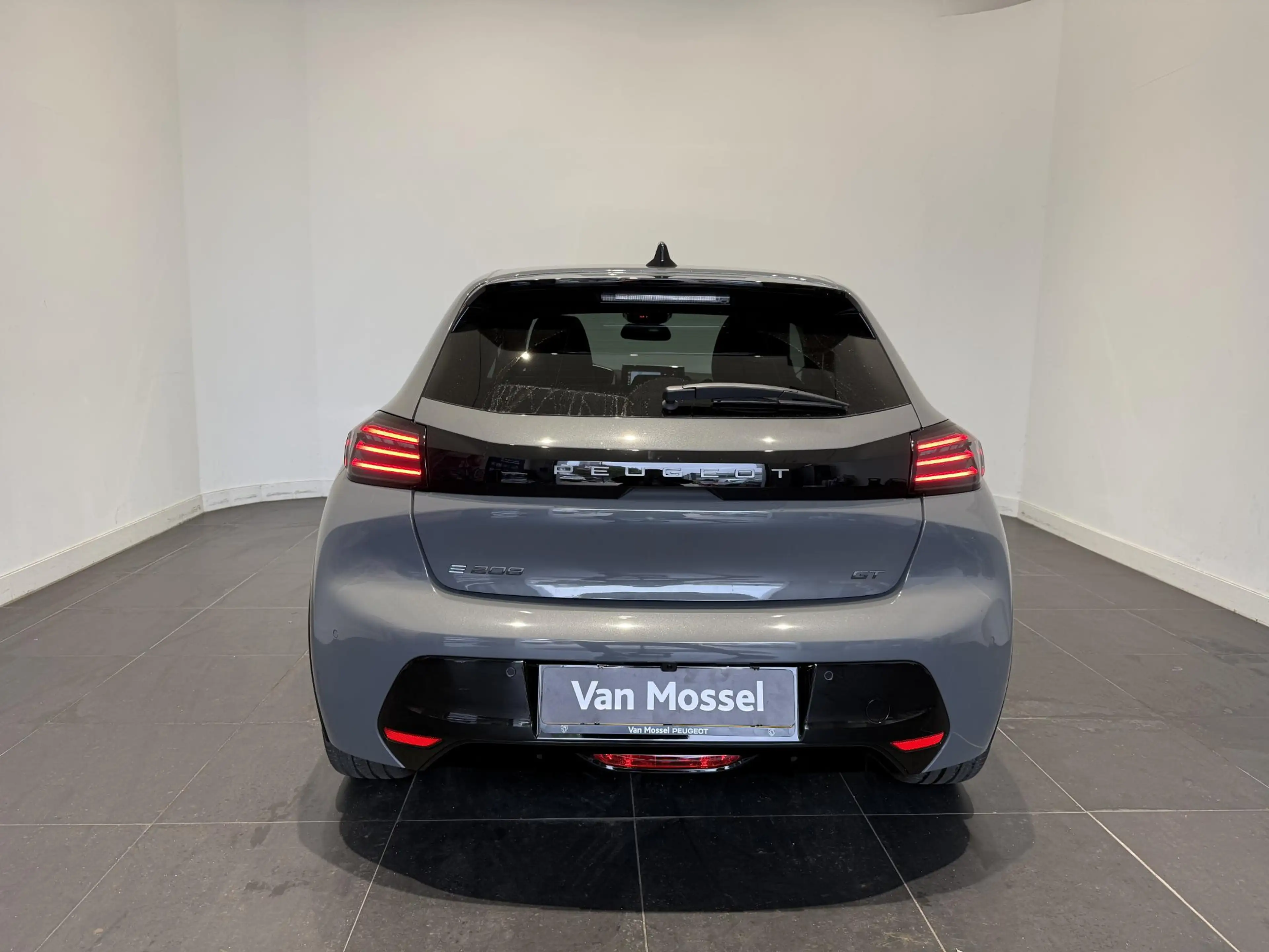 Peugeot e-208 EV GT 51 kWh — photo 10