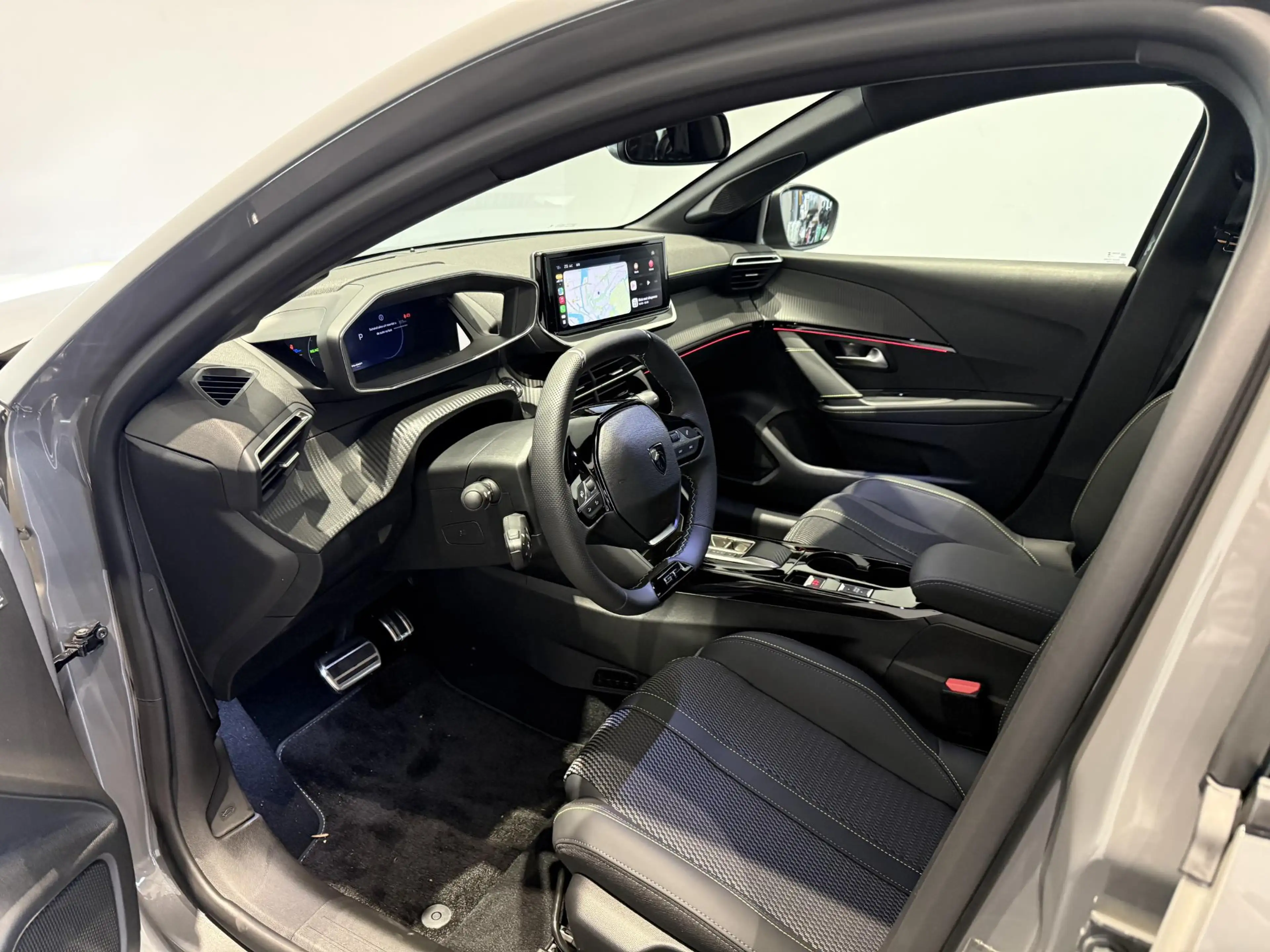 Peugeot e-208 EV GT 51 kWh — photo 12