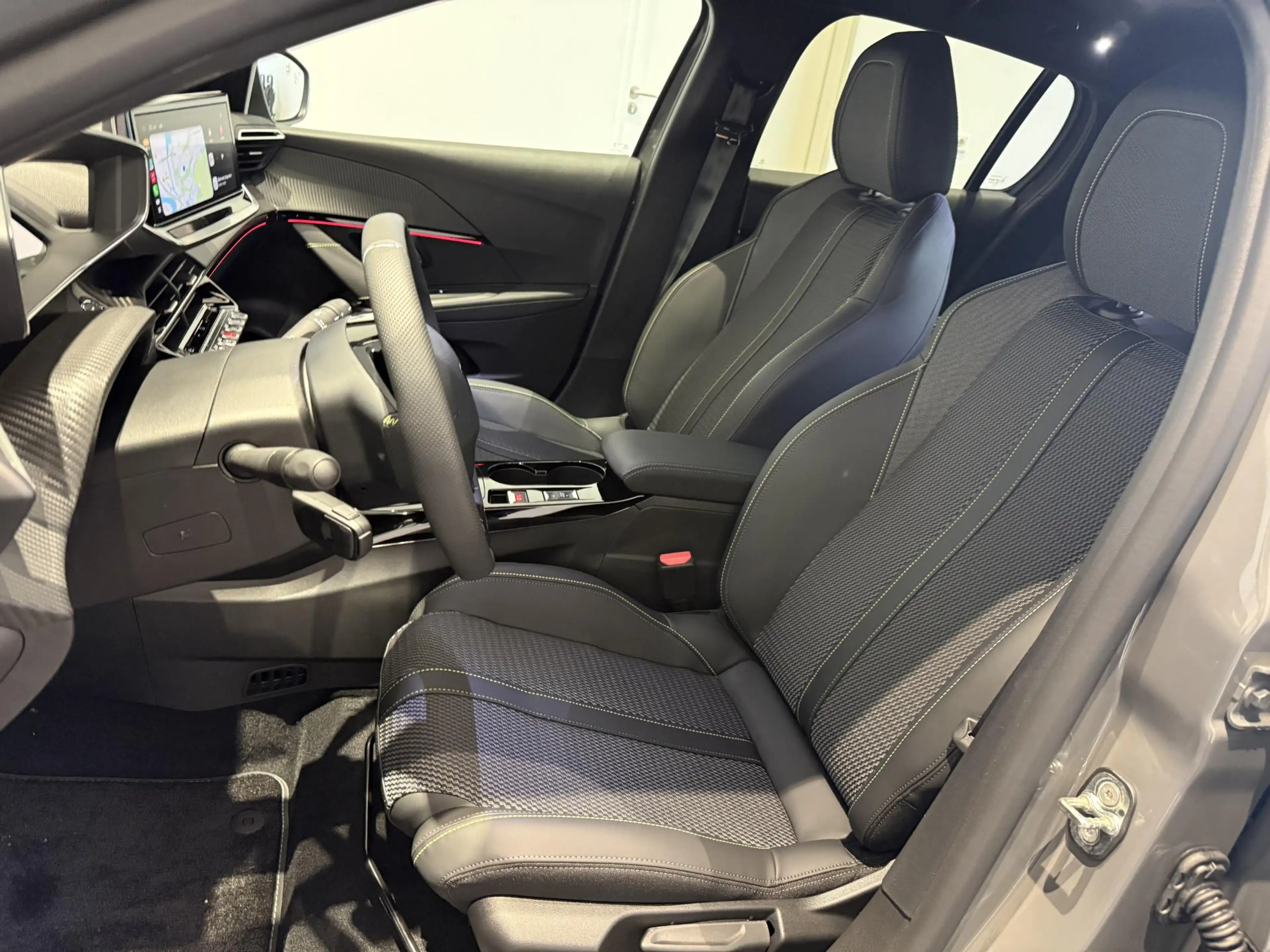 Peugeot e-208 EV GT 51 kWh — photo 13