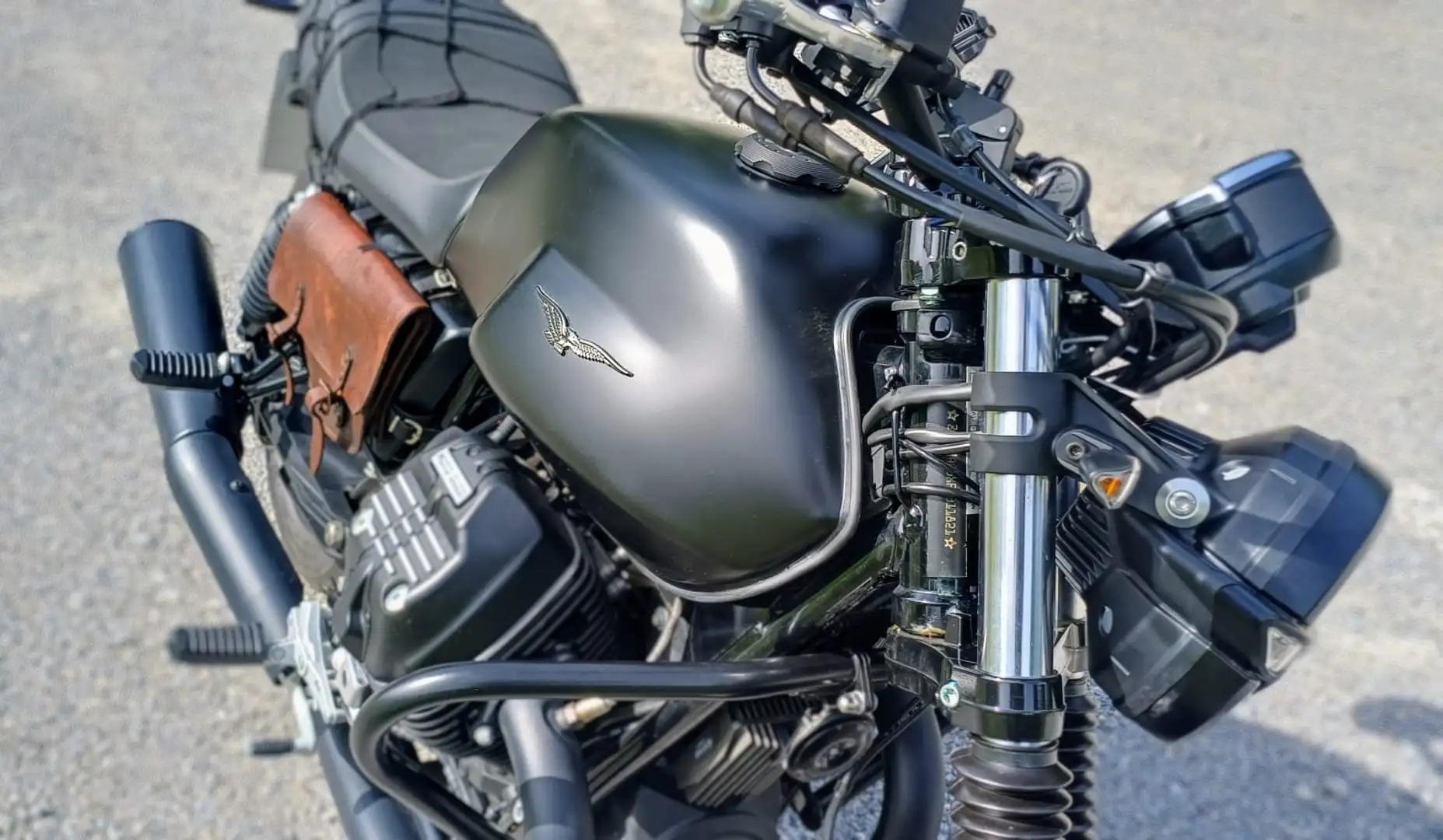 Moto Guzzi V 7 Stone Czarny - 2