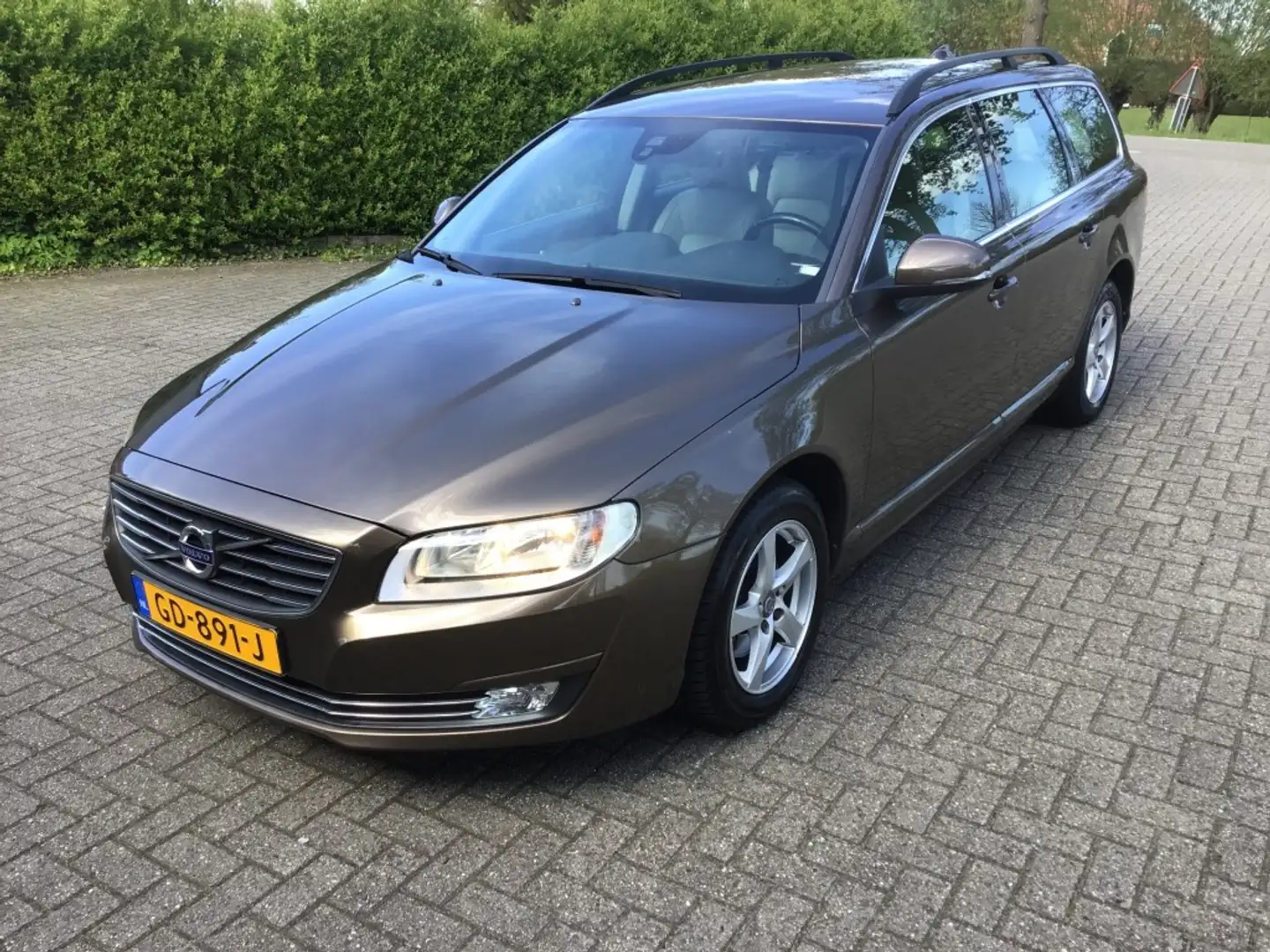 Volvo V70 2.0 D4 NORDIC+ Brązowy - 1