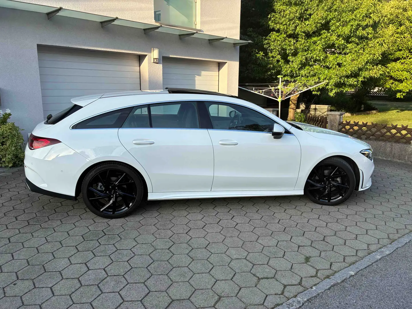 Mercedes-Benz CLA 180 CLA 180 Shooting Brake AMG-Line Weiß - 1