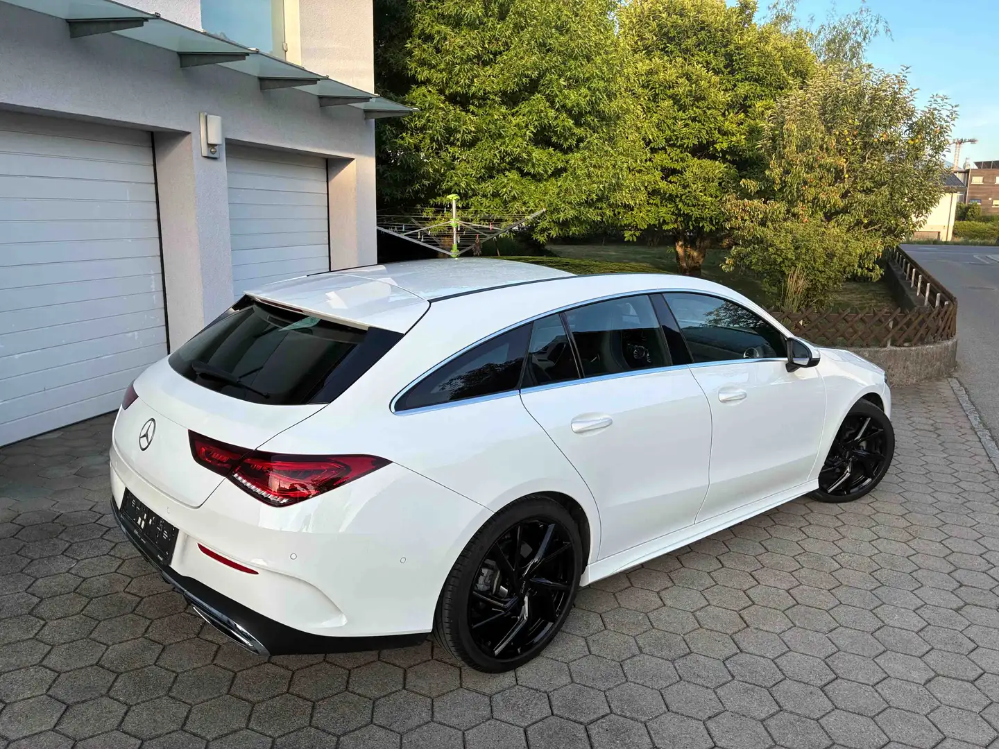 Mercedes-Benz CLA 180 CLA 180 Shooting Brake AMG-Line Weiß - 2