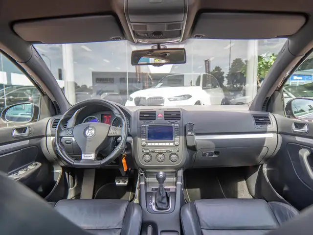 Volkswagen Golf view 3