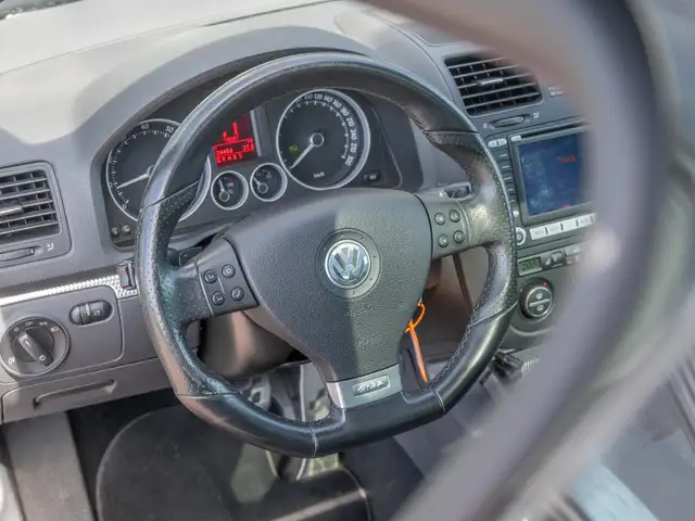 Volkswagen Golf view 6
