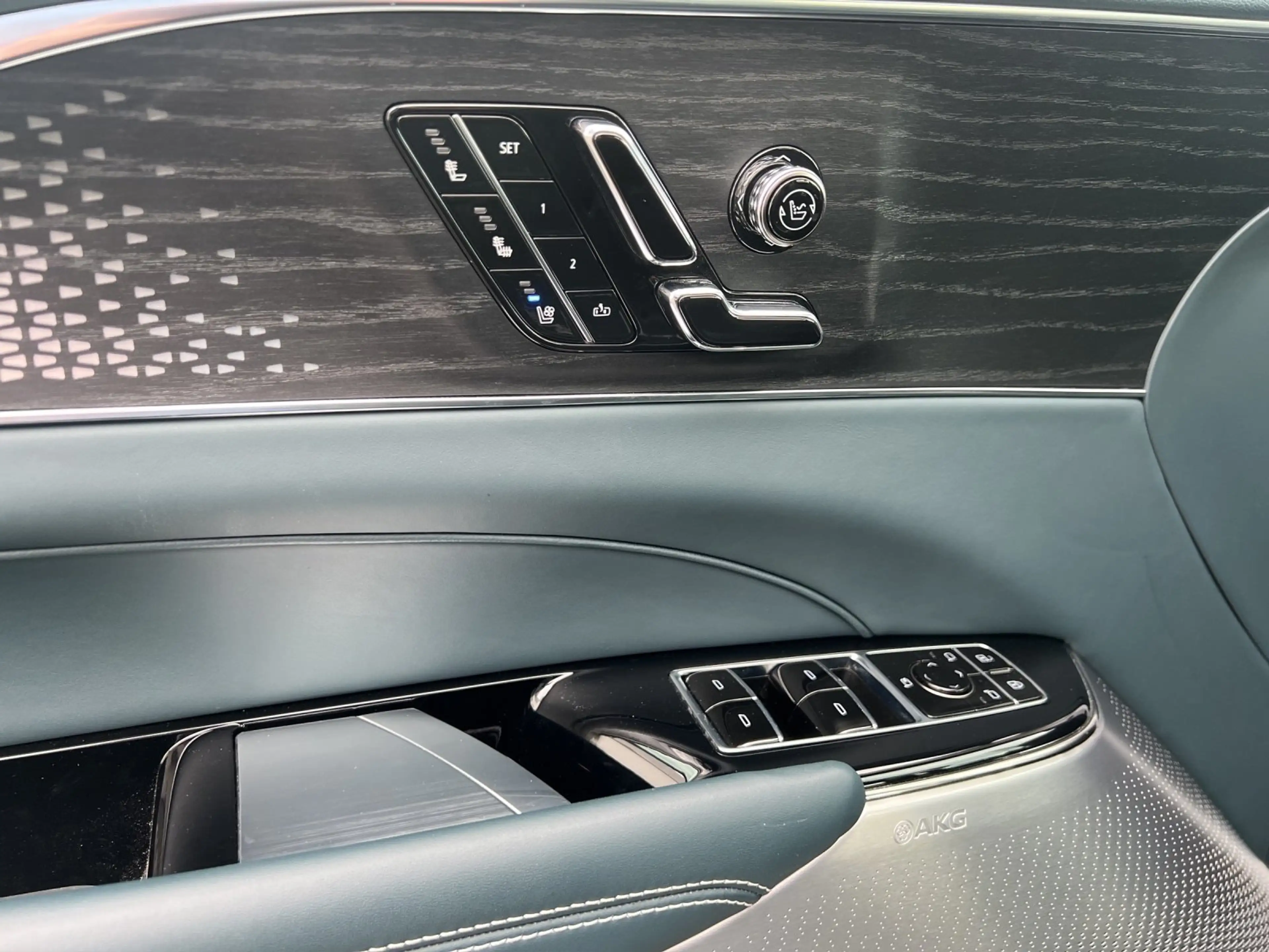 Cadillac Lyriq AWD Sport/PANO-DACH/MASSAGE/AKG/ACC/360°KA — photo 13