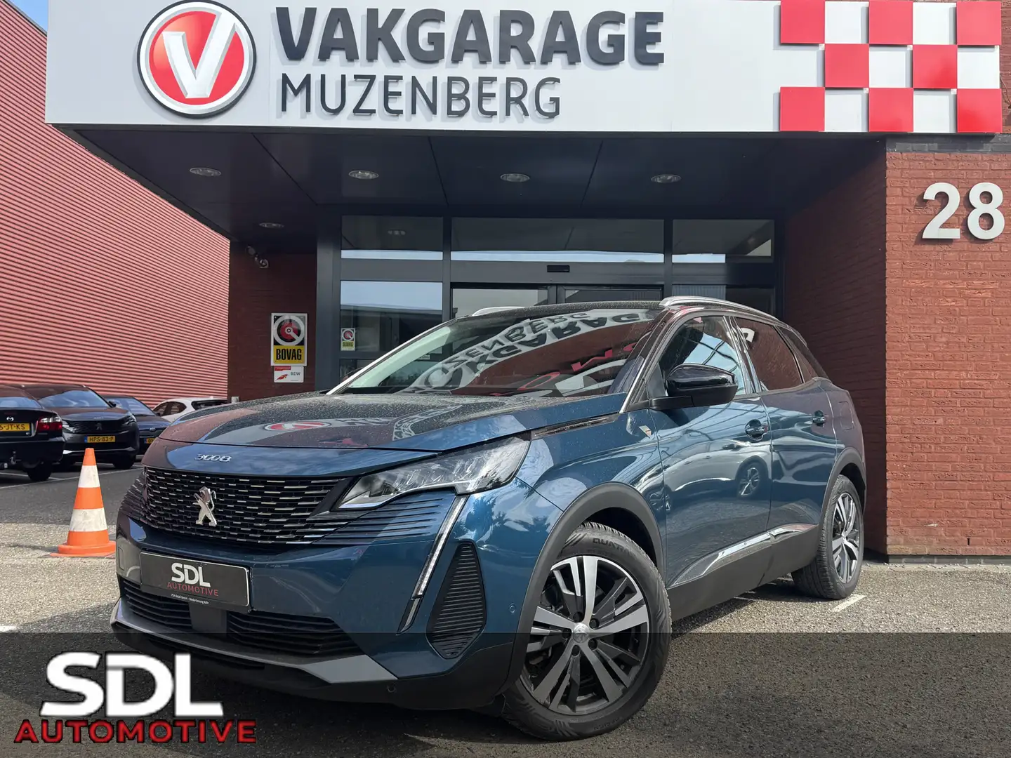 Peugeot 3008 1.6 HYbrid 225 Allure Road Trip // NAVI // CAMERA Blauw - 1