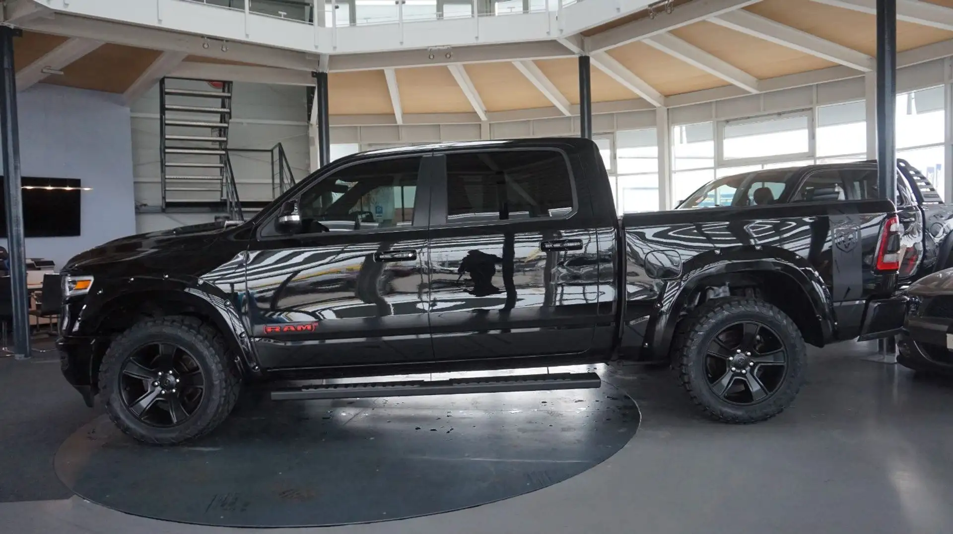 Dodge RAM 1500 Limited*Pano*Luftf*Navi12*LED*Kam*AHK* Schwarz - 2