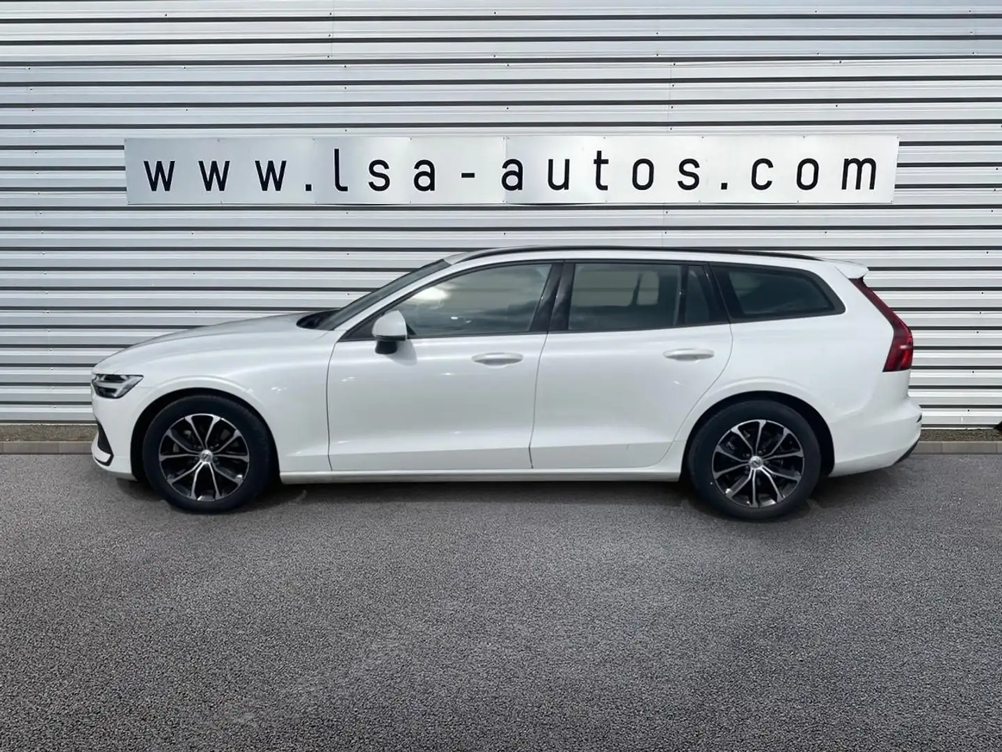 Volvo V60 B3 Micro-Hybride Essence 163 Geartronic Business Белый - 2