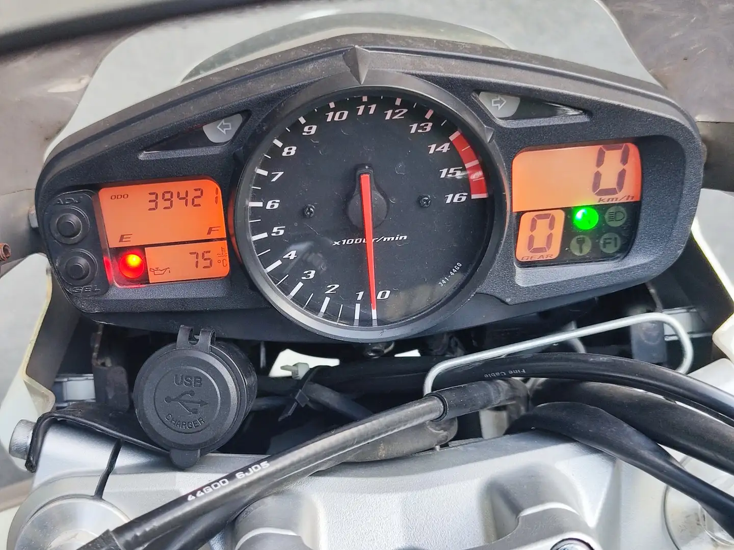 Suzuki GSR 600 Wit - 2