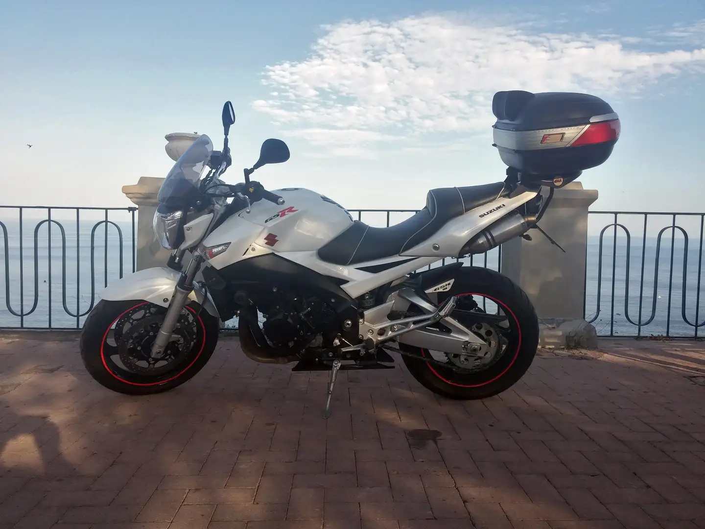 Suzuki GSR 600 Bianco - 1