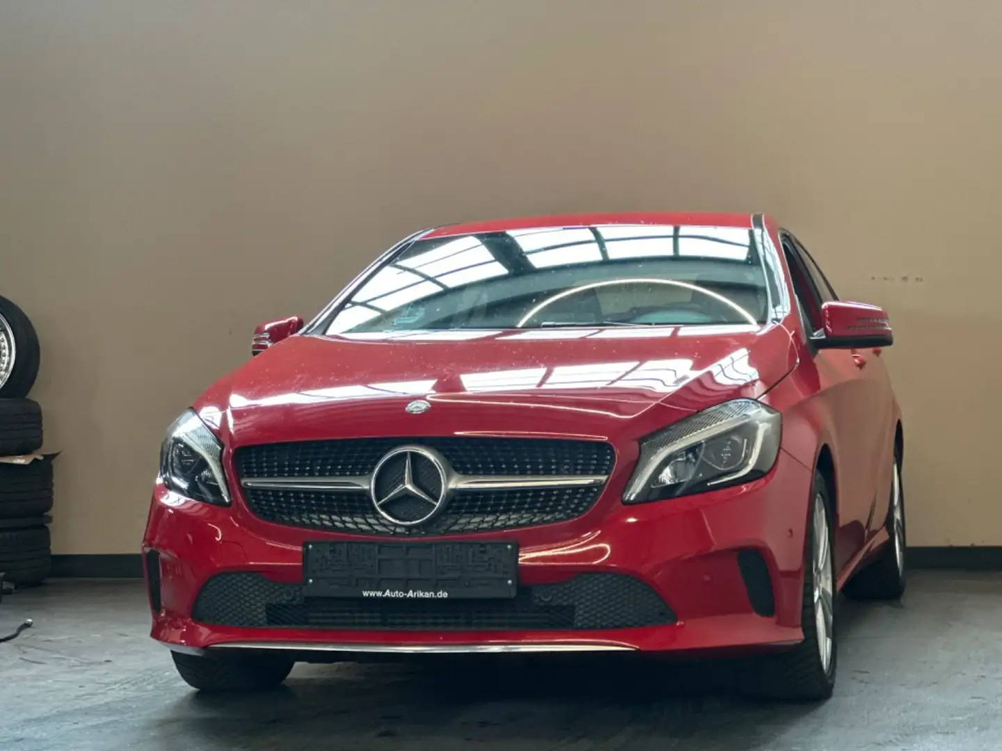 Mercedes-Benz A 180 BlueEfficiency LED/NAVI/Facelift Roşu - 1