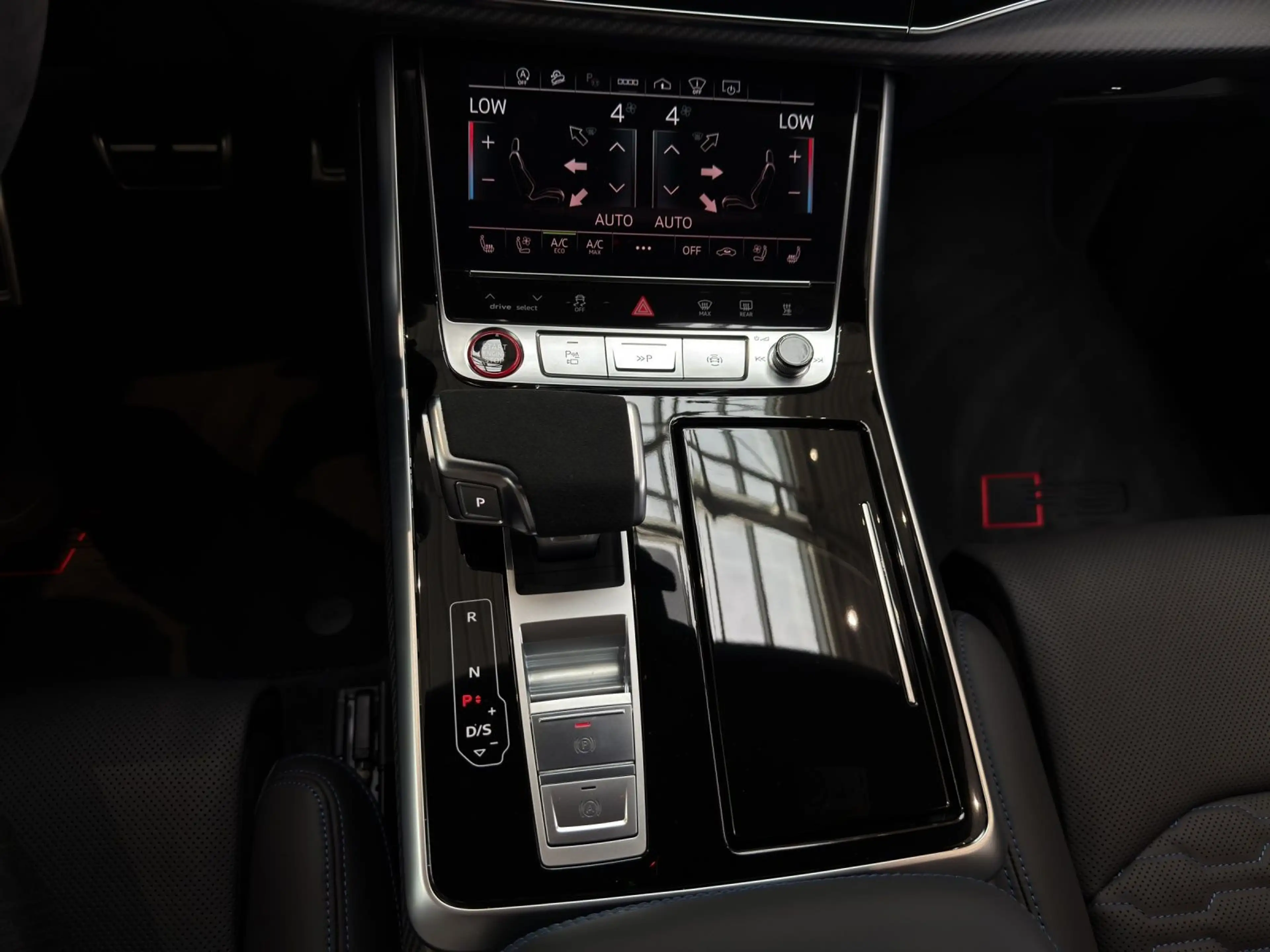 Audi RS Q8 RSQ8 TFSI Q AHK PANO KERAMIK LUFT BuO OPS+ — photo 11