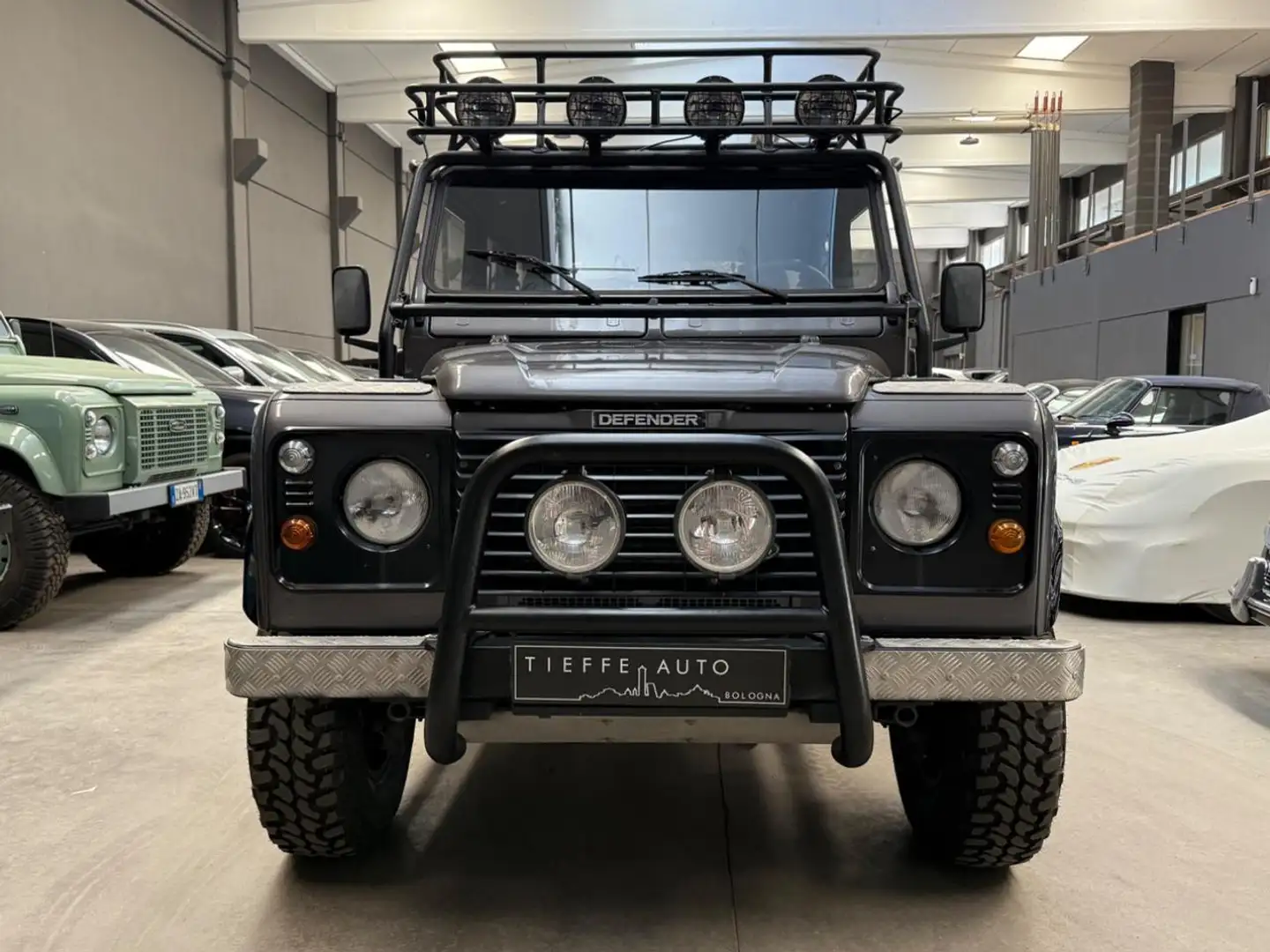 Land Rover Defender 110 TD5 CREW CAB TOMB RIDER *250 / MONDO* Grigio - 2