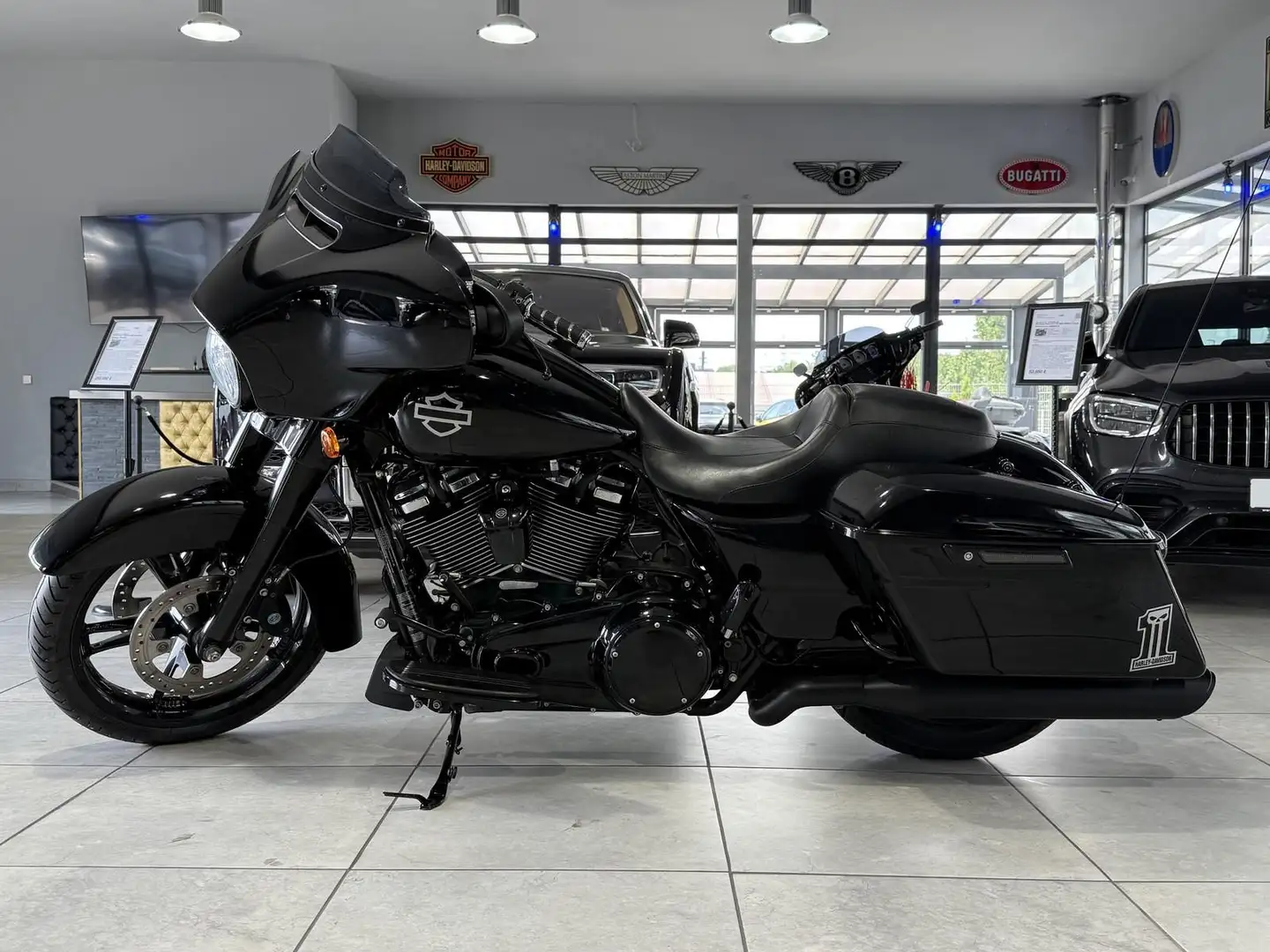 Harley-Davidson Street Glide FLHX Street Glide 107 ci Černá - 2