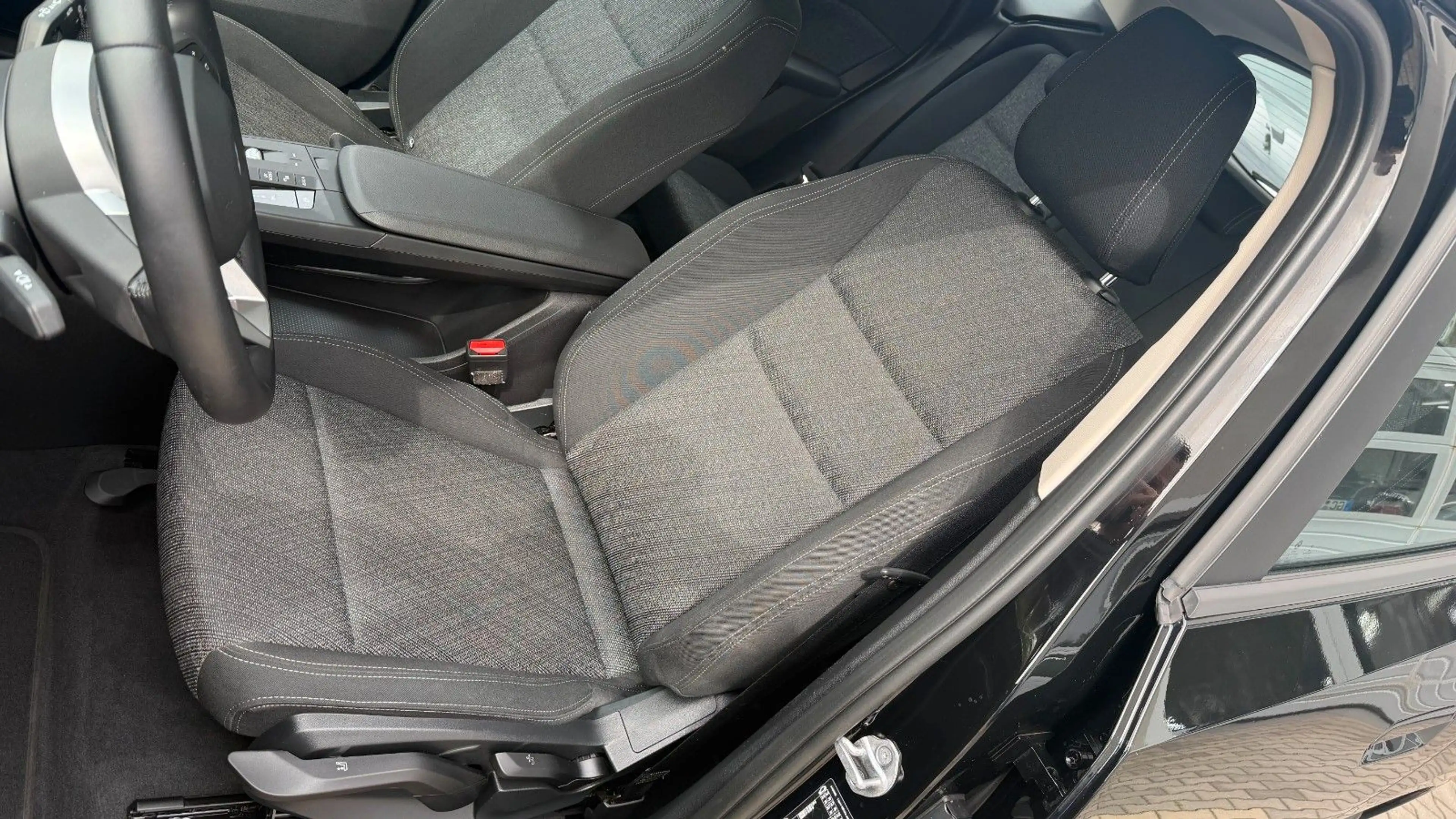 BMW 218 218i Actibe Tourer LED Navi Autom Temp DAB — photo 15
