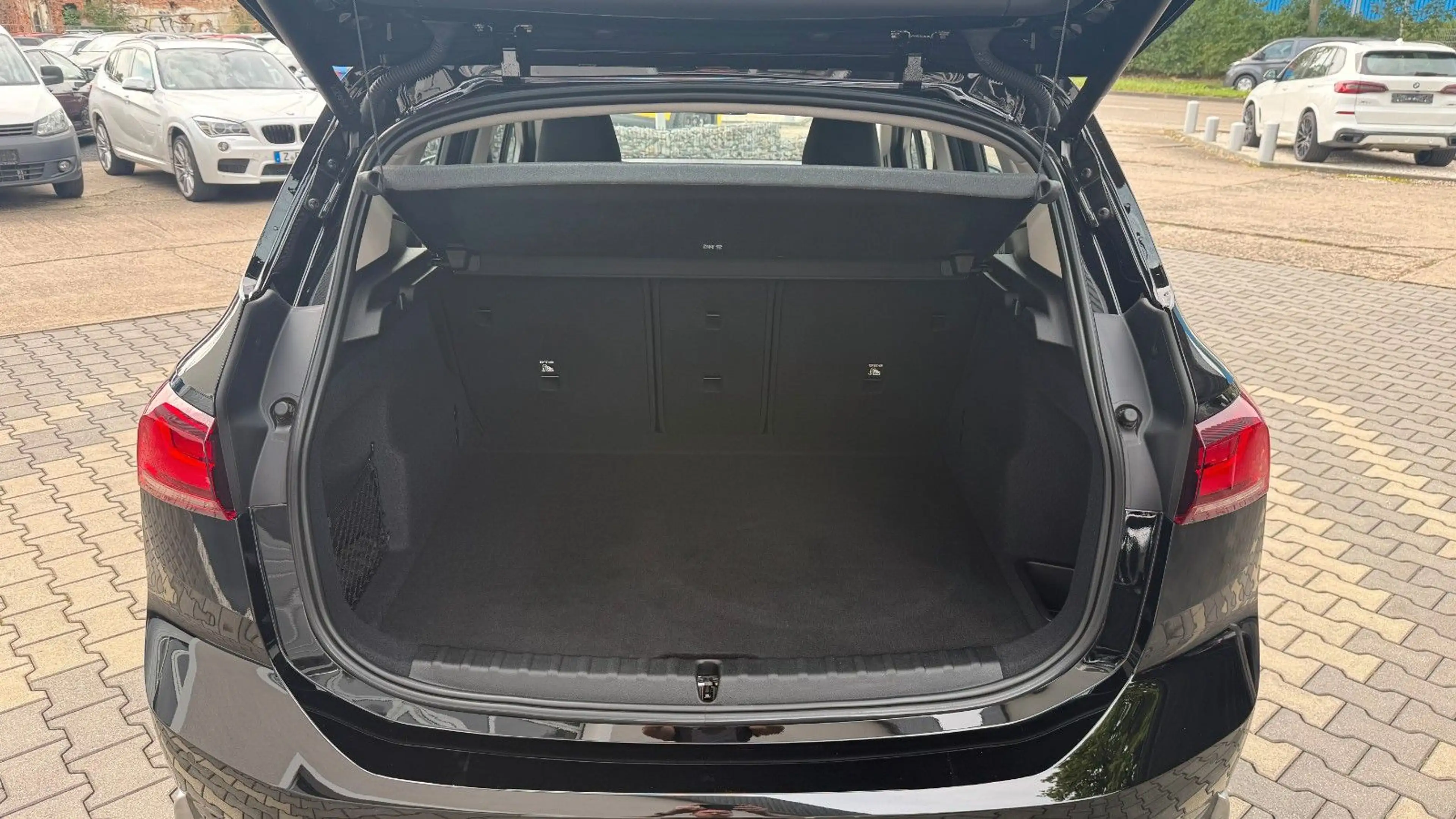 BMW 218 218i Actibe Tourer LED Navi Autom Temp DAB — photo 11
