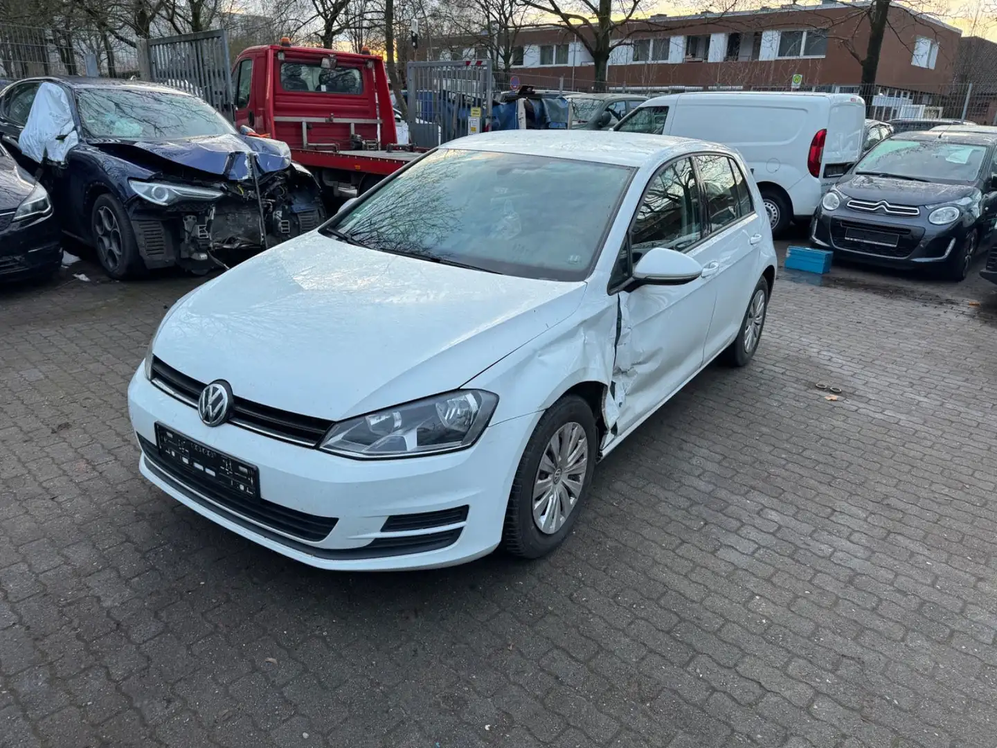 Volkswagen Golf 1.2 TSI 63kW BMT Trendline Weiß - 1