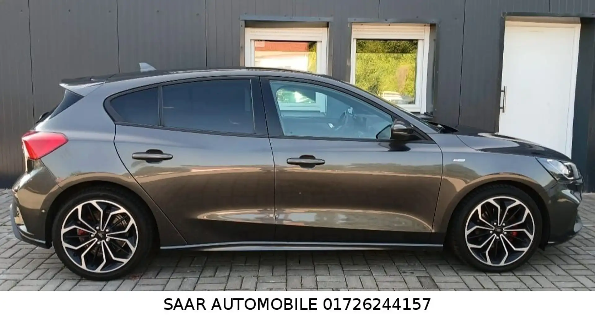 Ford Focus Lim. ST-Line Grau - 2