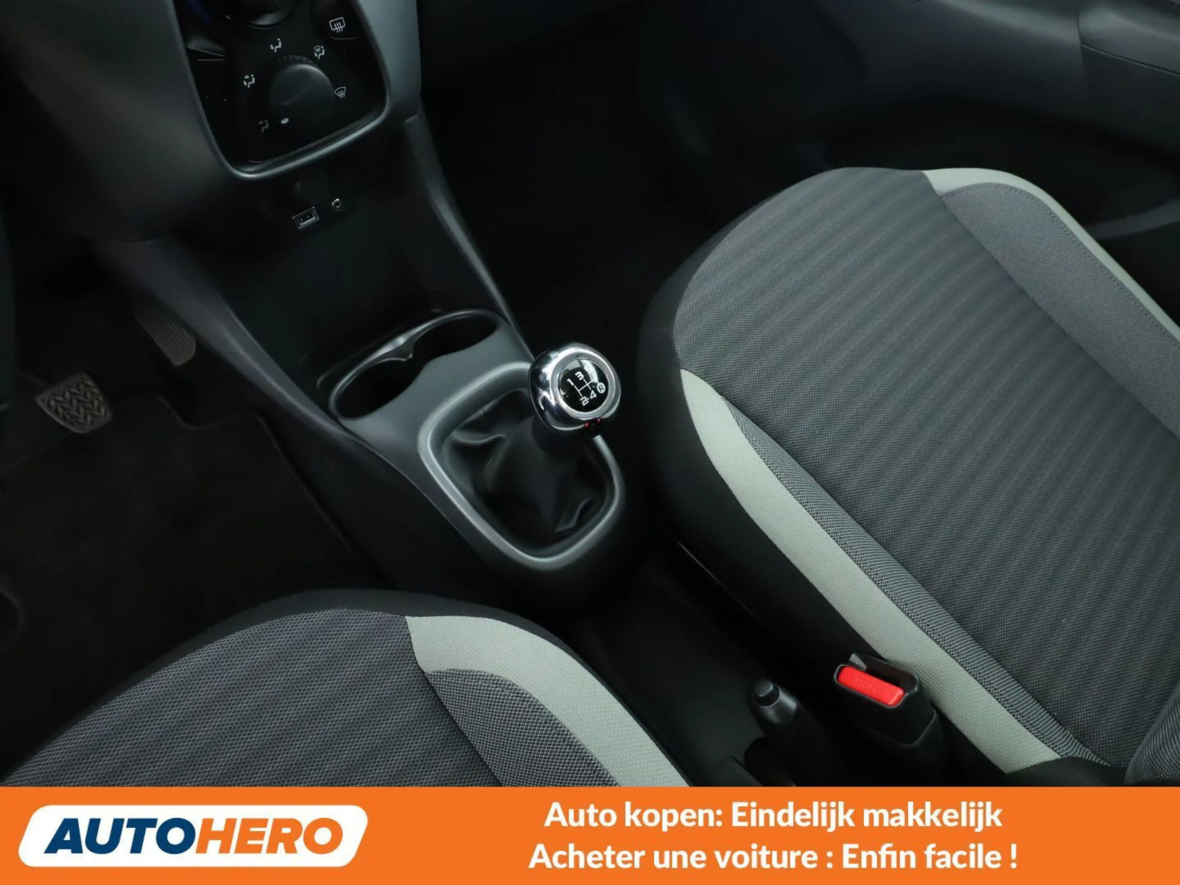 Toyota Aygo 1.0 X-Wave — photo 11
