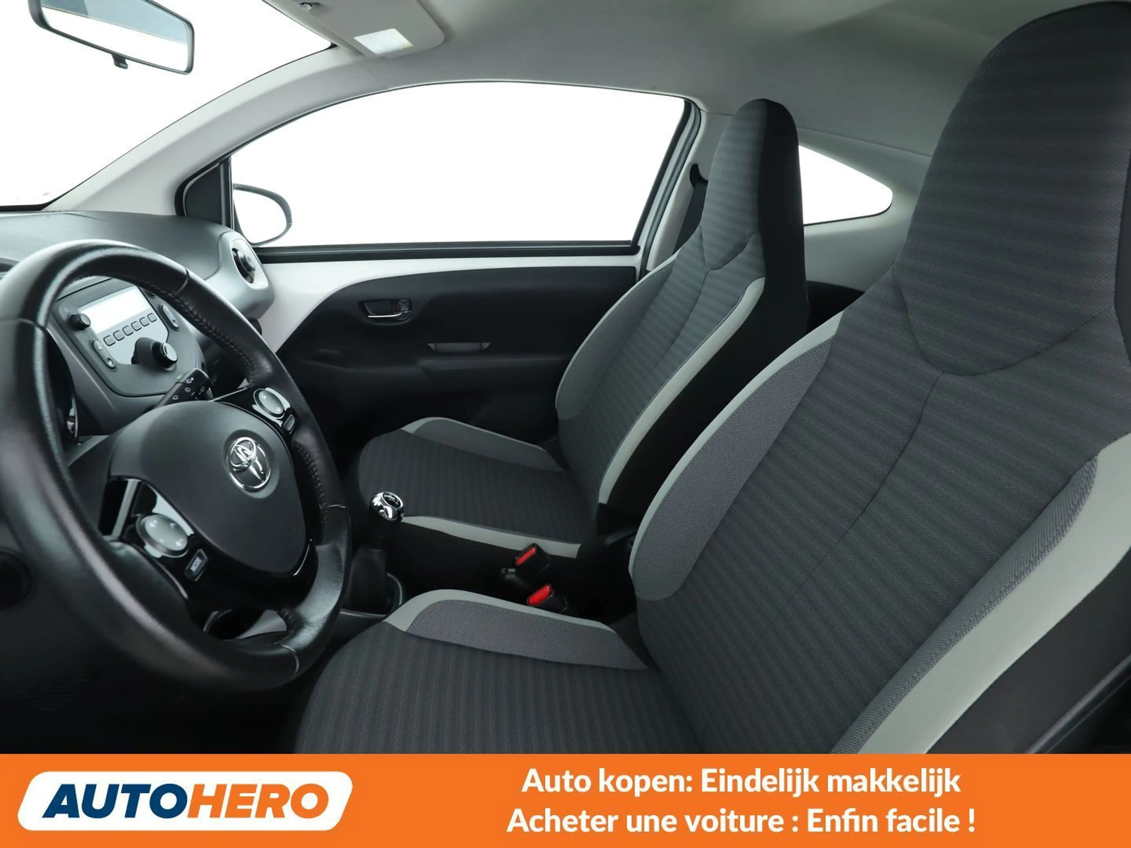 Toyota Aygo 1.0 X-Wave — photo 12