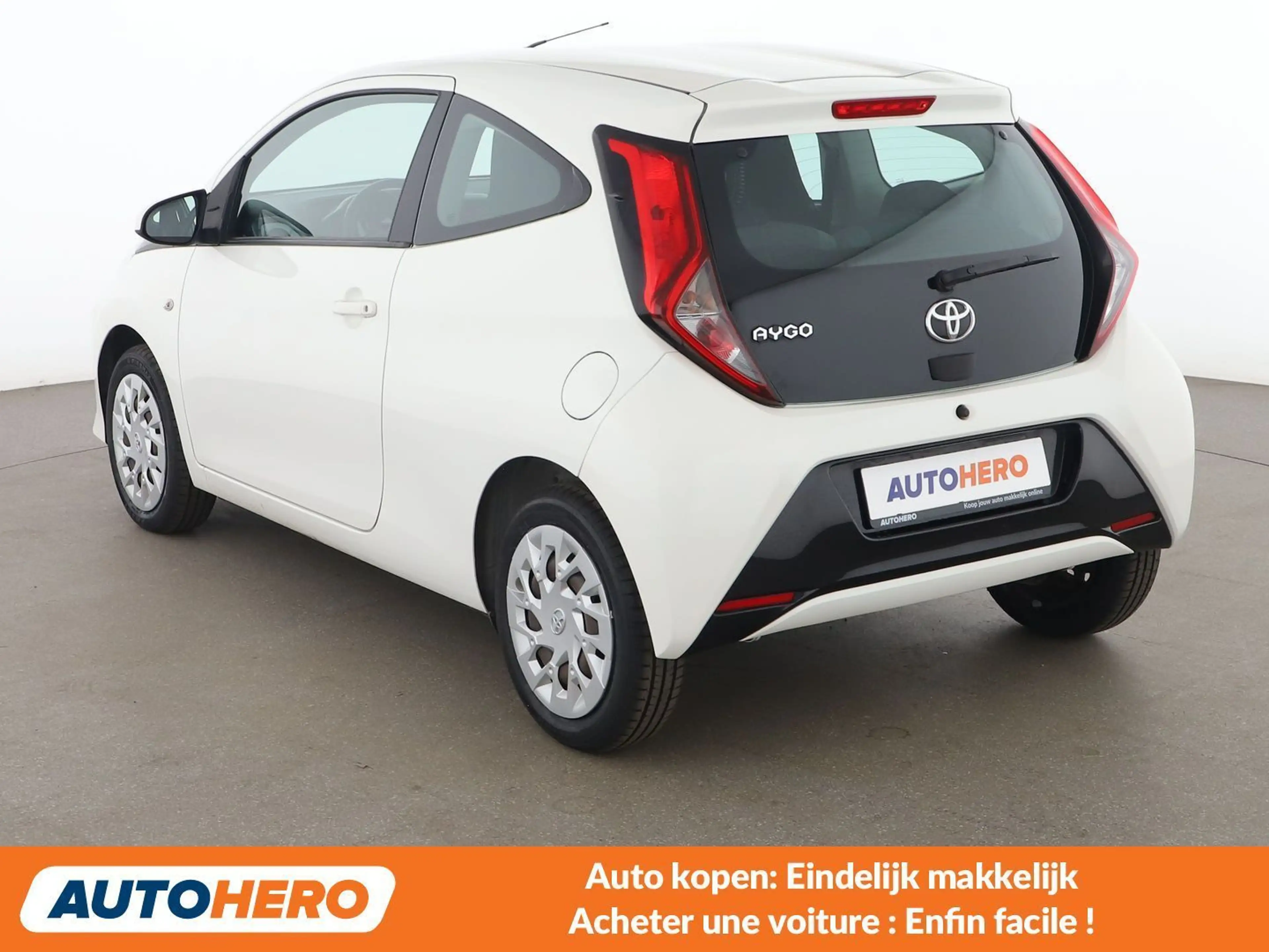 Toyota Aygo 1.0 X-Wave — photo 4