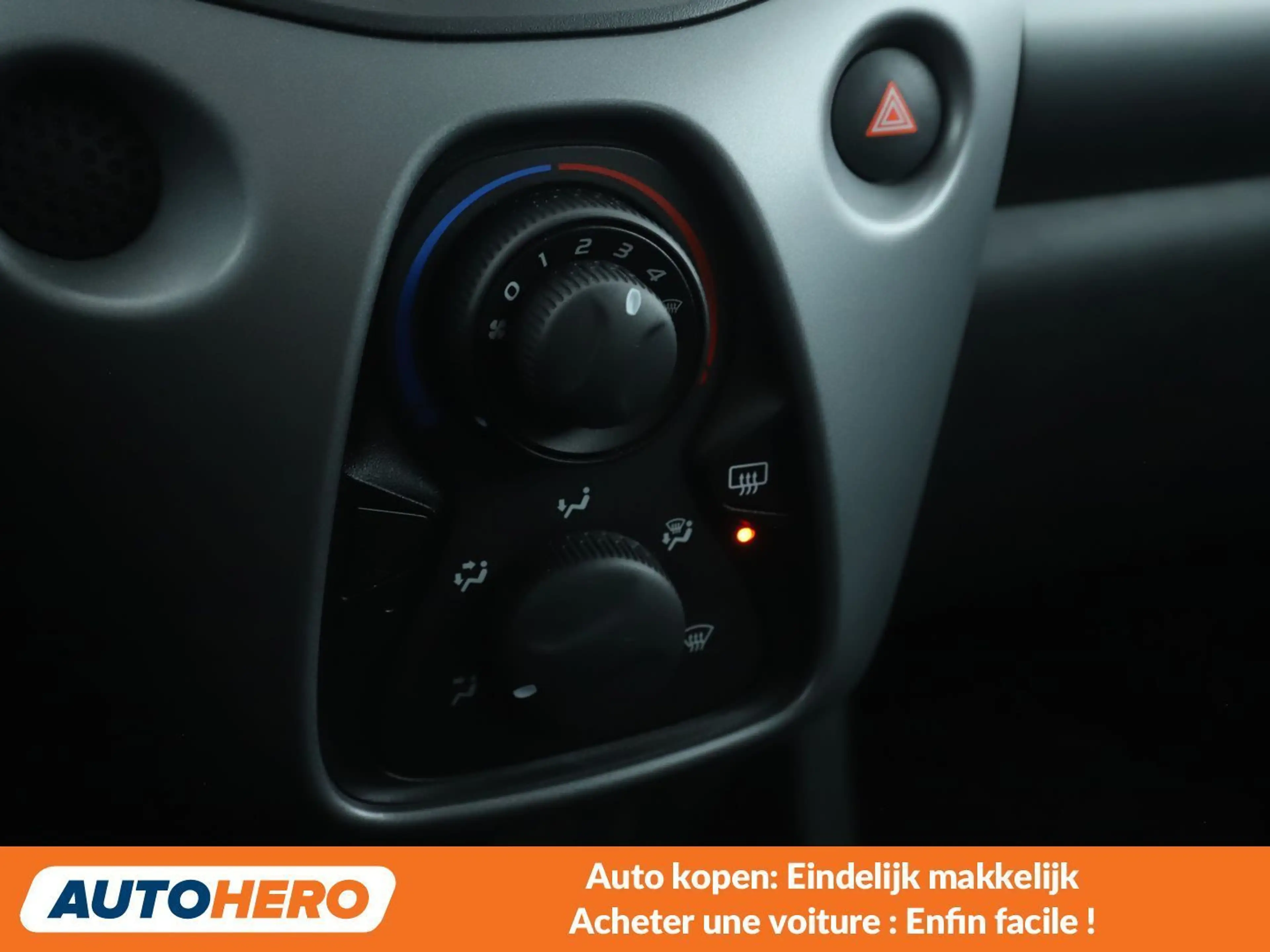 Toyota Aygo 1.0 X-Wave — photo 8
