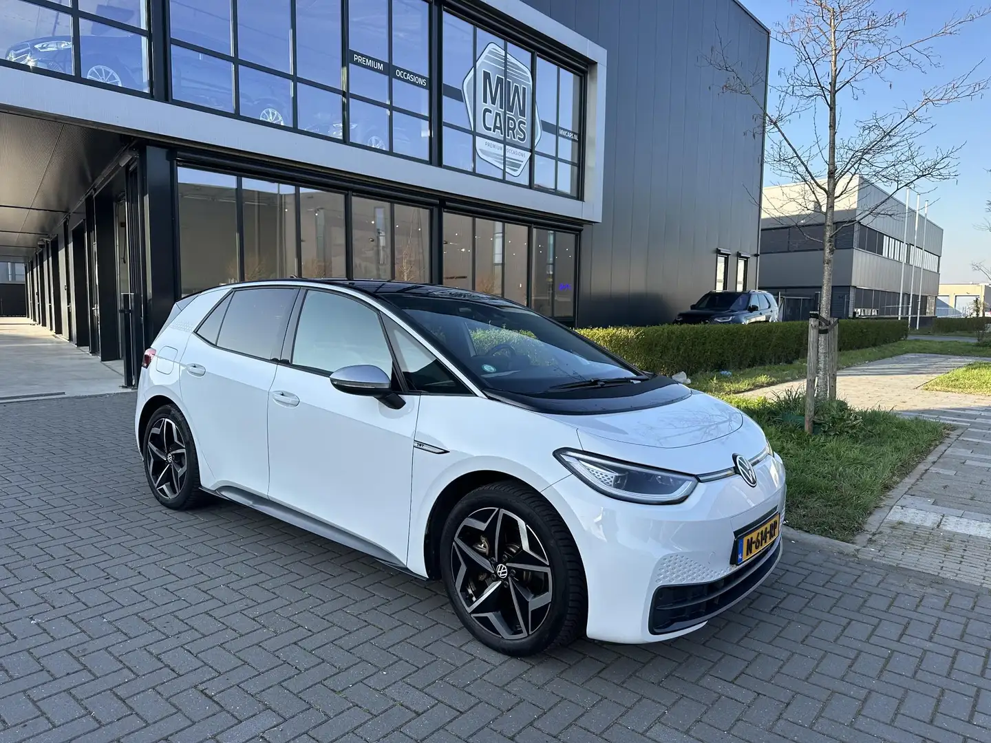 Volkswagen ID.3 First Plus 58 kWh Carplay, Camera, Navi Wit - 1