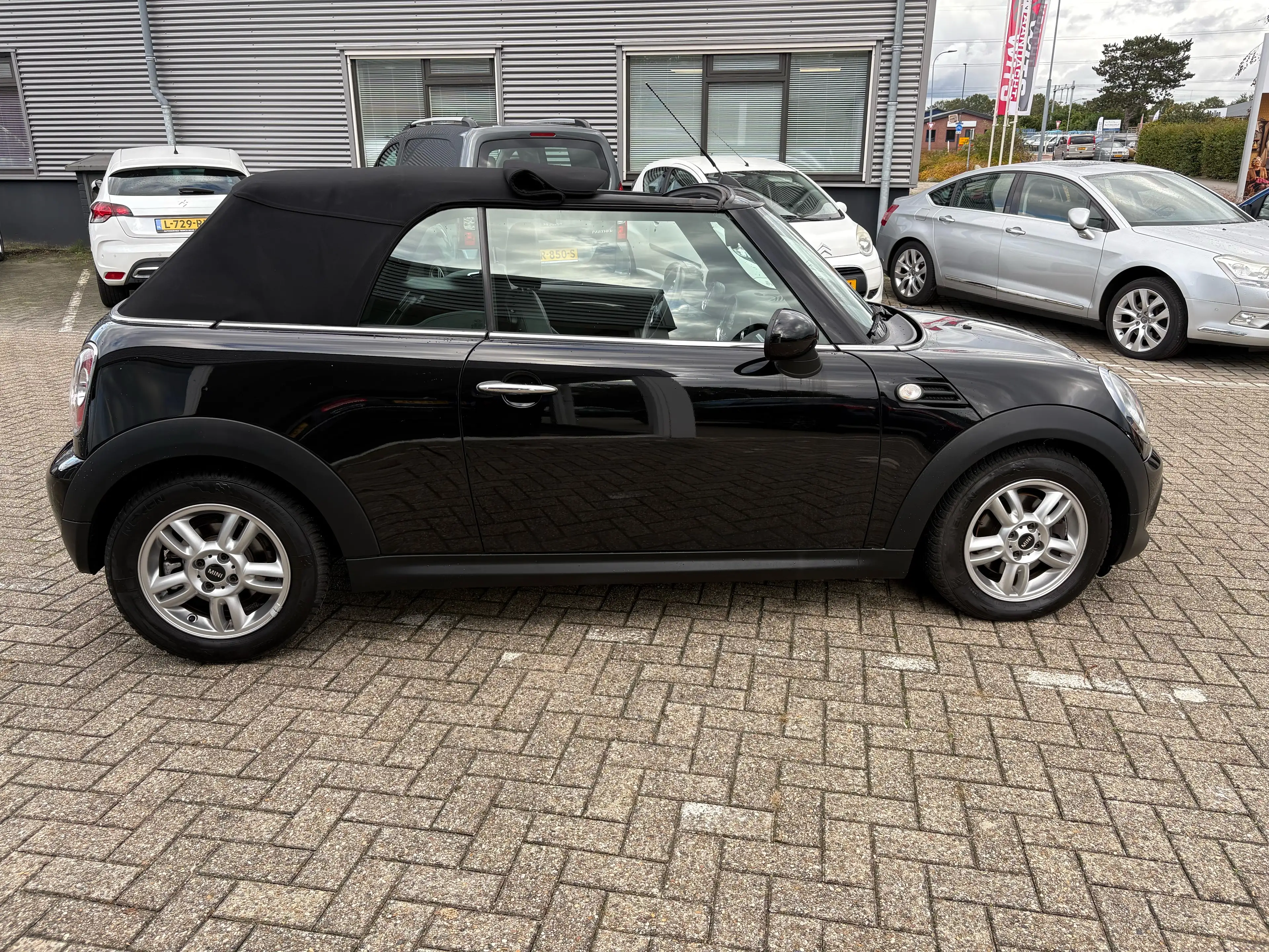 MINI One Cabrio 1.6 Chili — photo 11