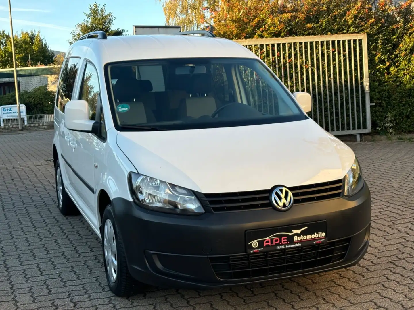 Volkswagen Caddy Trendline BMT 1.6 TDI 5 Sitzer Weiß - 1