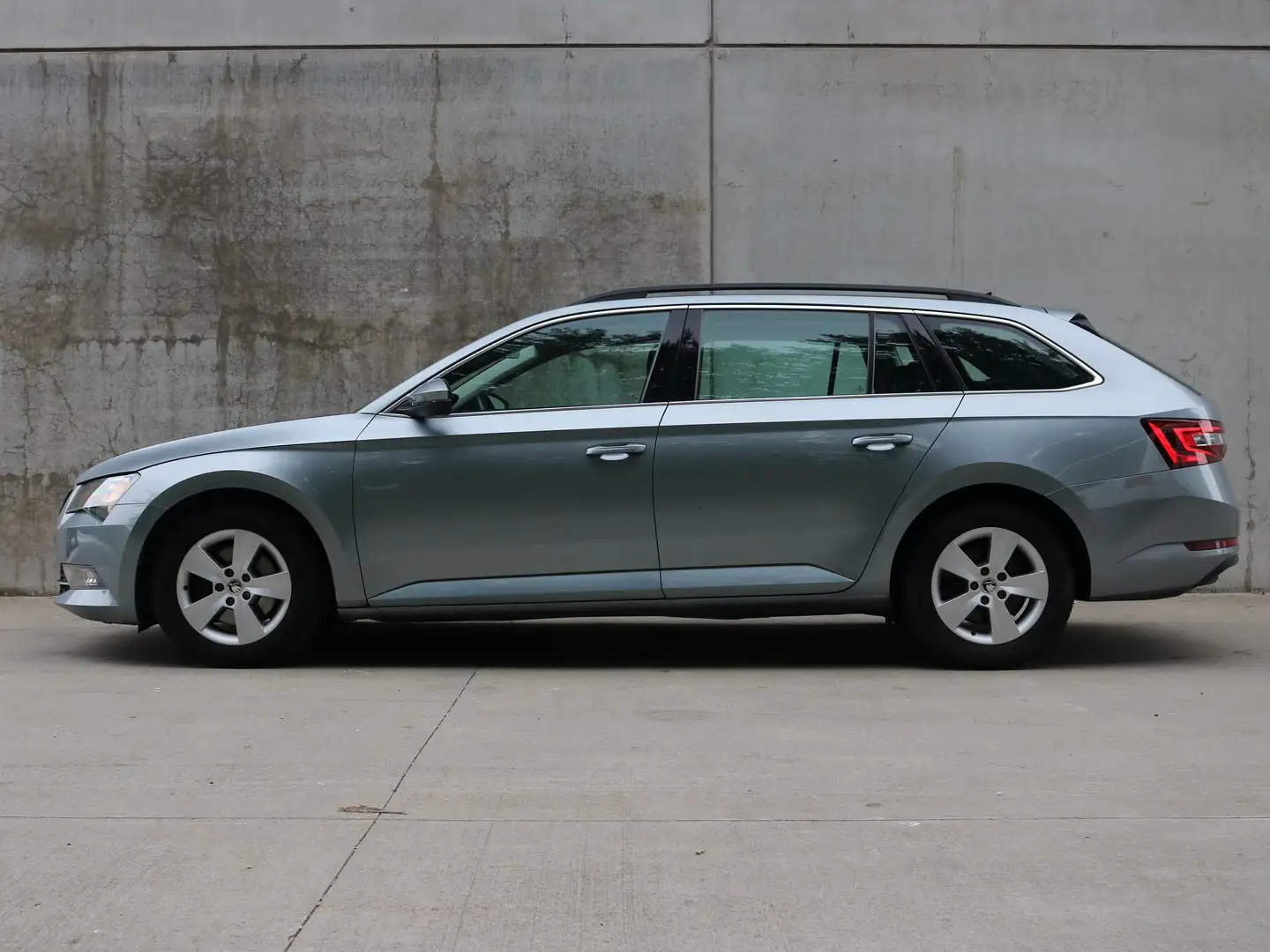 Skoda Superb Superb Combi 1.6 TDI DSG Style Gris - 2