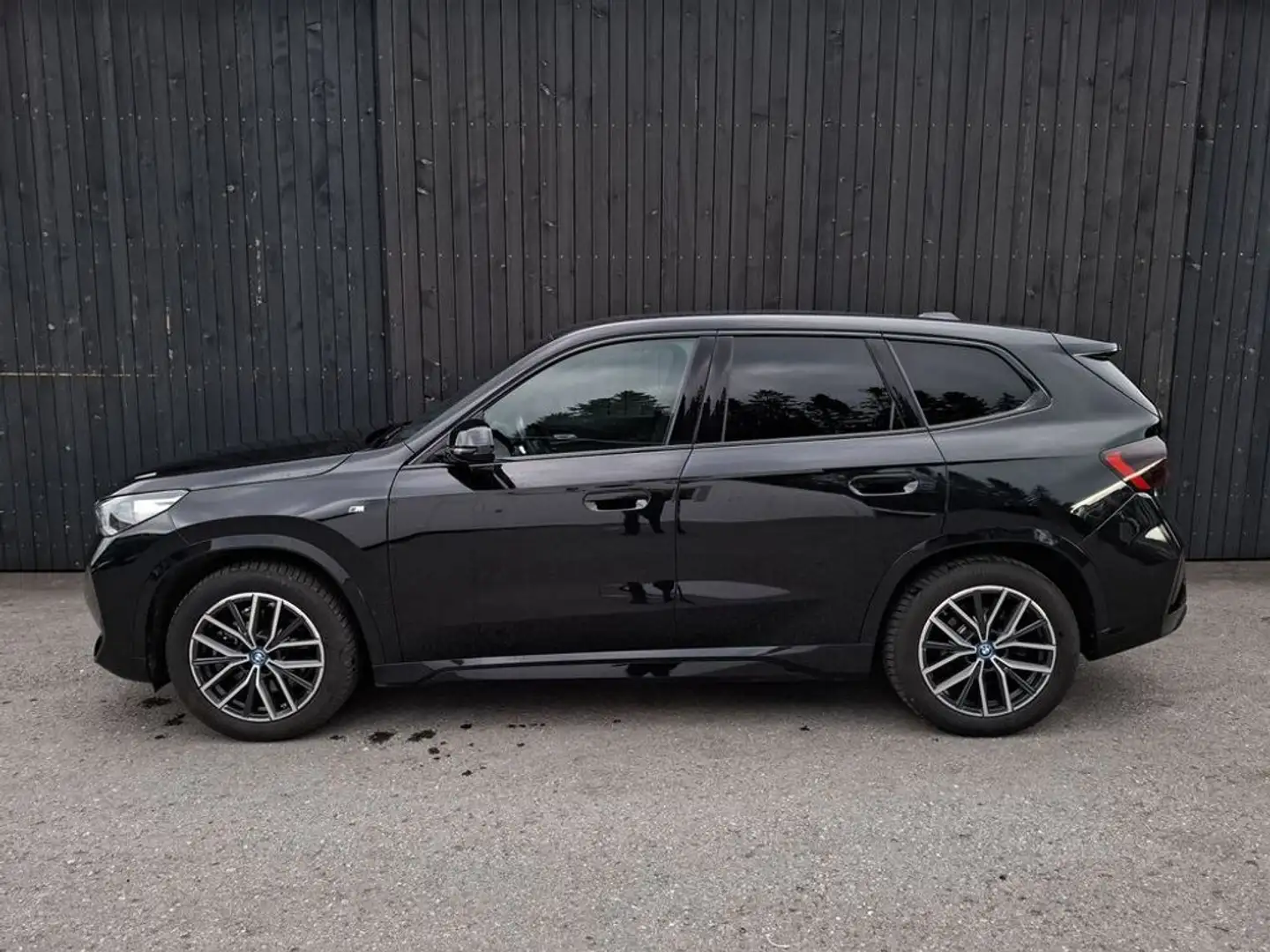 BMW iX1 xDrive30 U11 XE2 64,7kWh Schwarz - 2