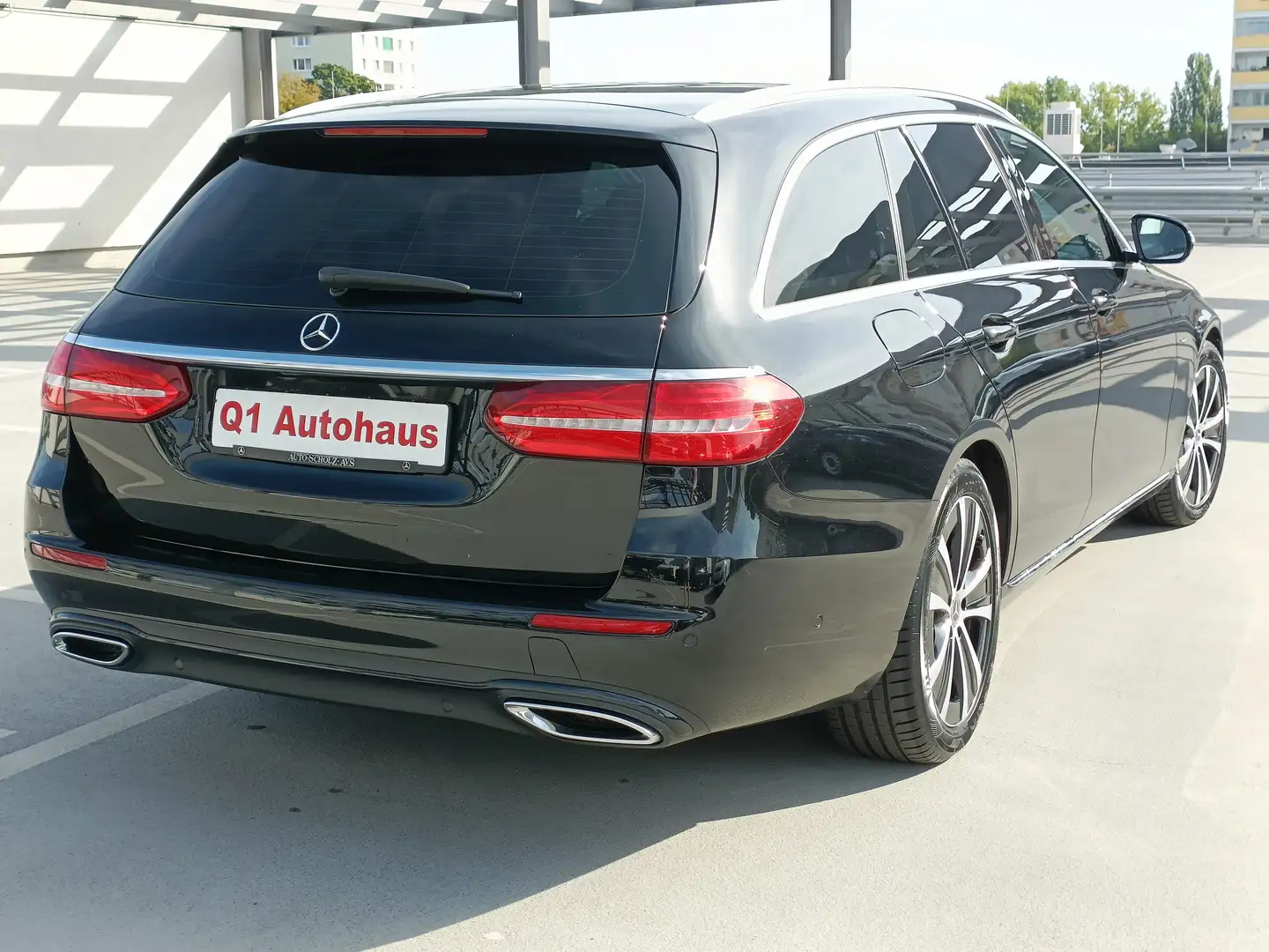 Mercedes-Benz E 220 d AVANTG.LEDER/AMBIENTE/TOTW/NAVI+DAB/E-HECKLA/AHK Noir - 2