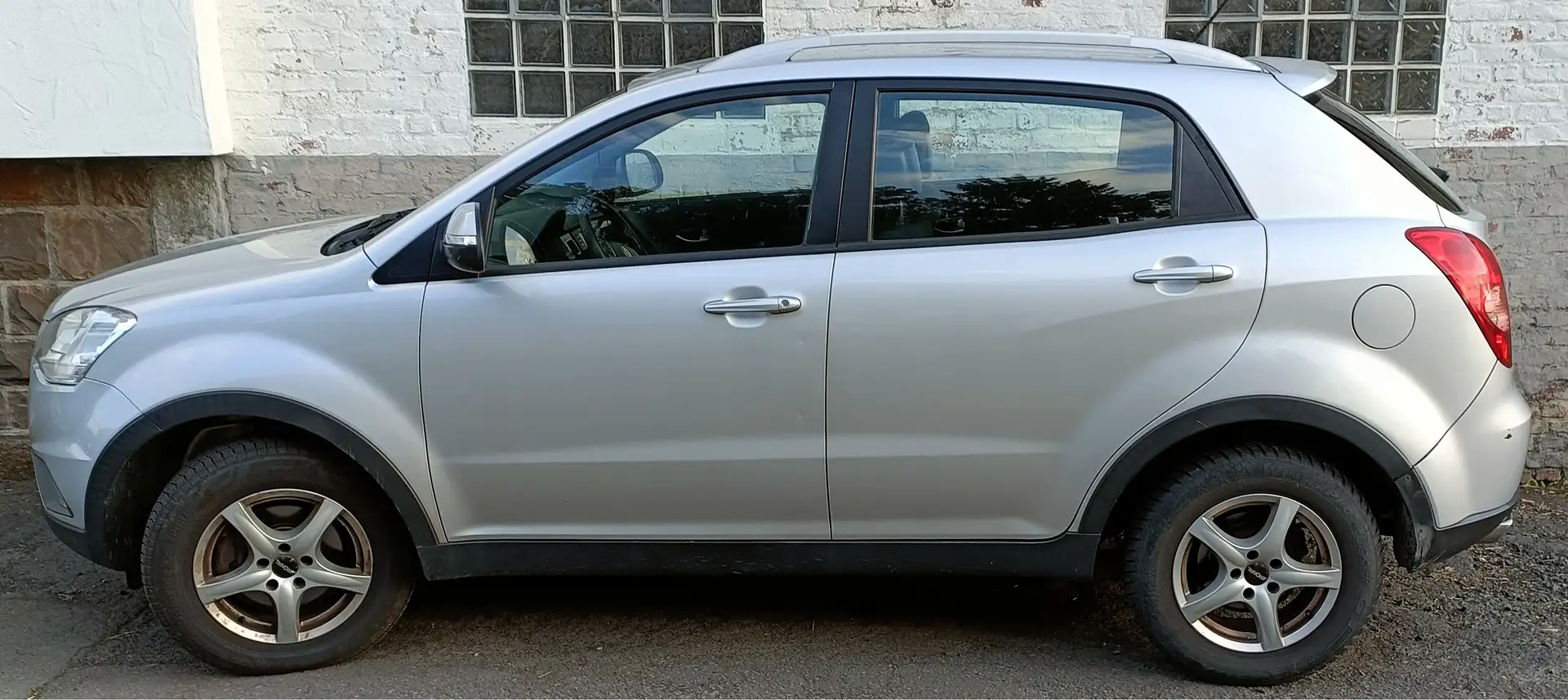 SsangYong Korando Korando 2.0 e-XDi DPF 4WD Automatik Silber - 2