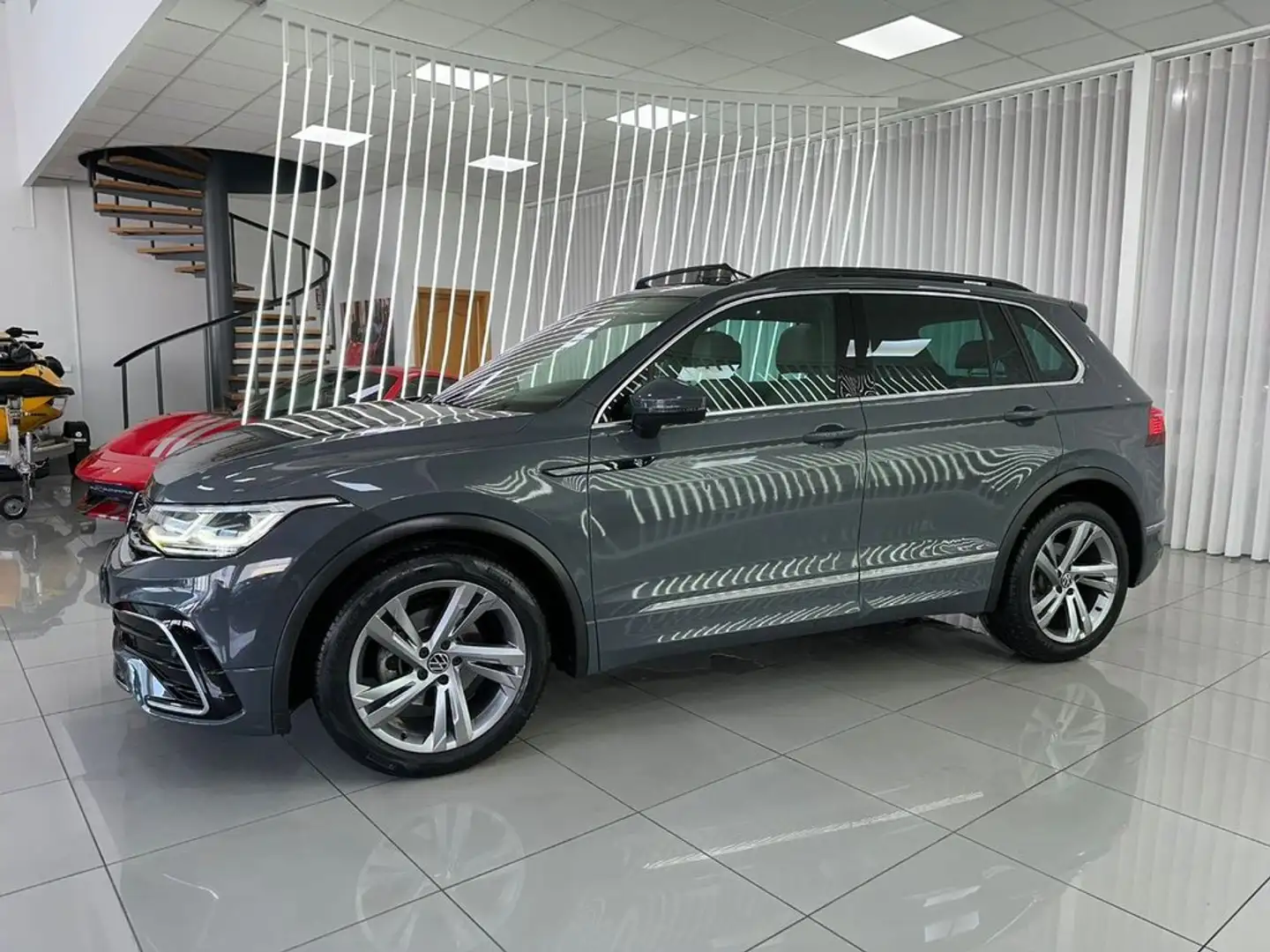 Volkswagen Tiguan 2.0TDI R-Line DSG 110kW Gris - 2