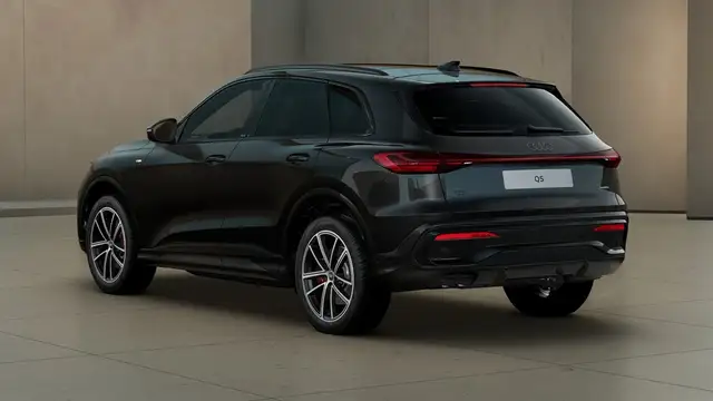 Audi Q5 view 2