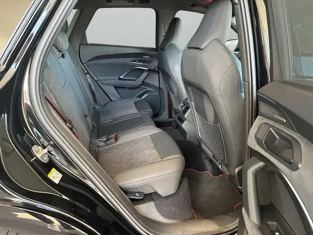 Audi Q5 view 12