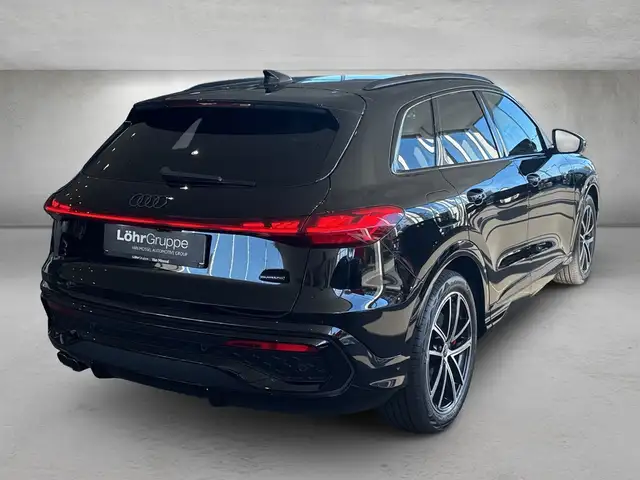 Audi Q5 view 3