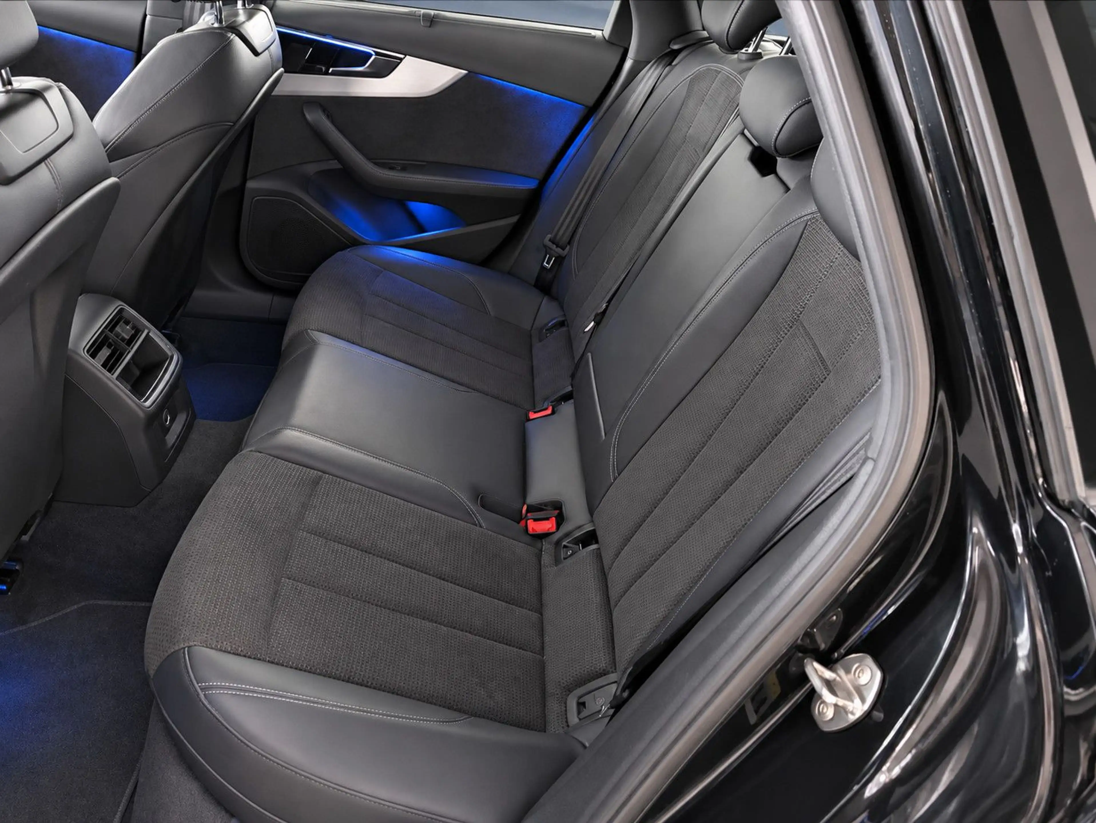 Audi S4 Avant 3.0TDI Quattro *PanoSD*Matrix*Kamera — photo 8