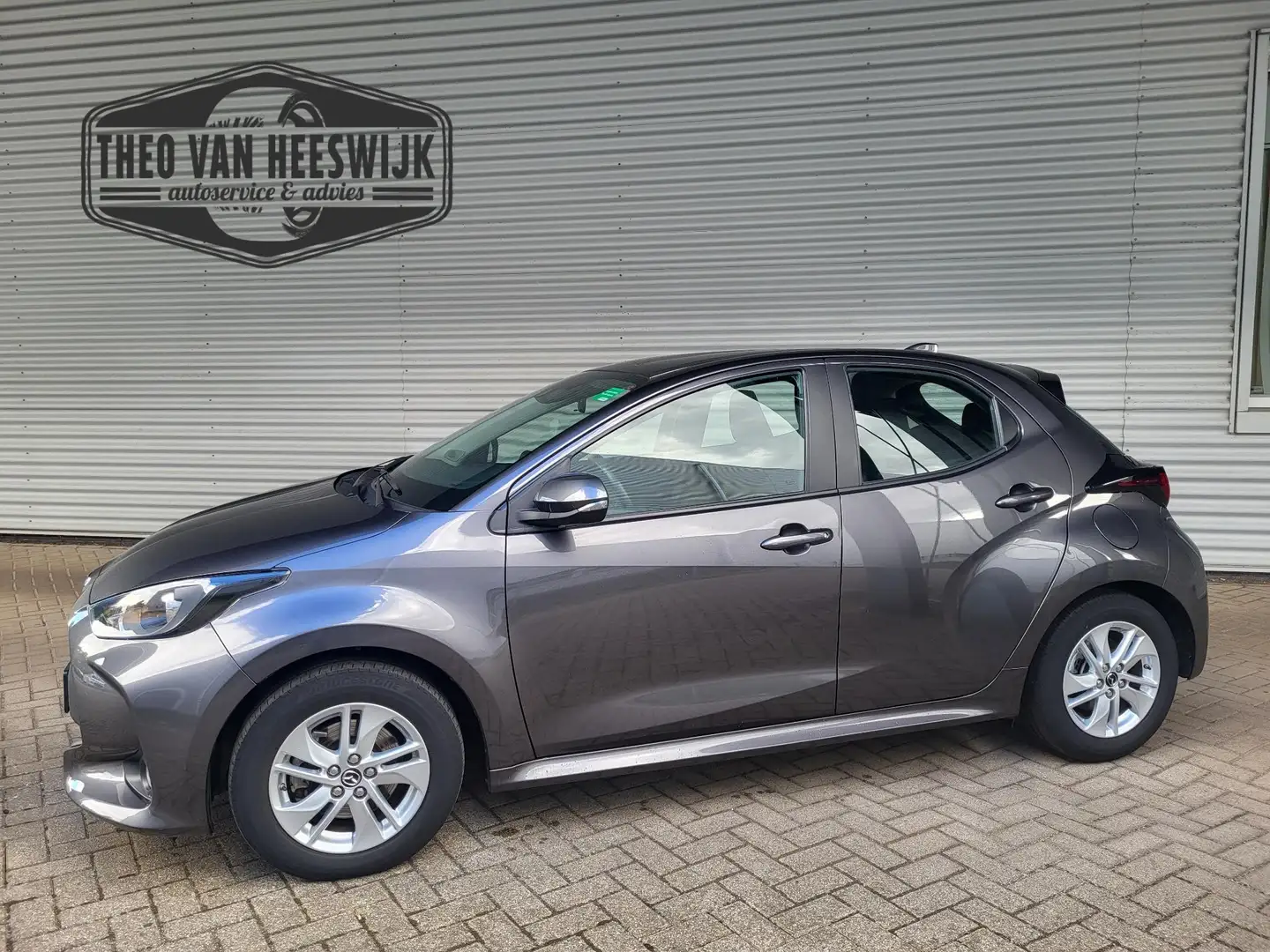 Mazda 2 1.5 SkyActiv-G 90 Centre-Line Gris - 1