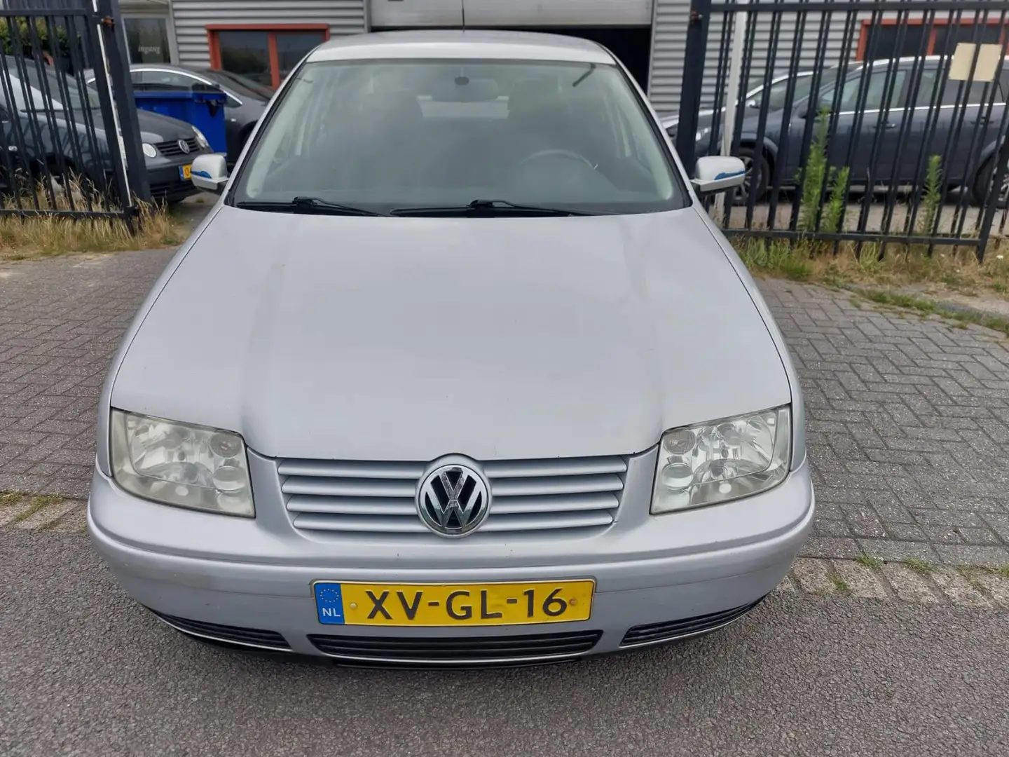 Volkswagen Bora 1.6 Trendline 4 deurs + airco Szary - 2