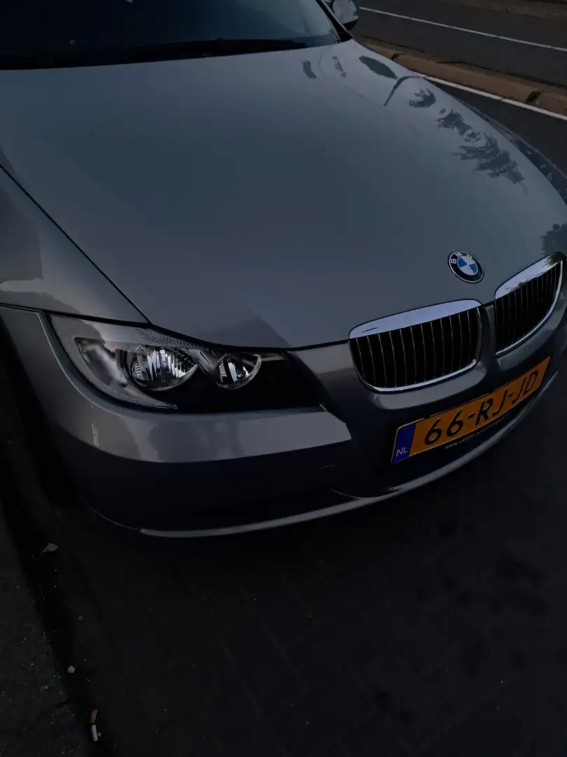 BMW 320 320i - 1