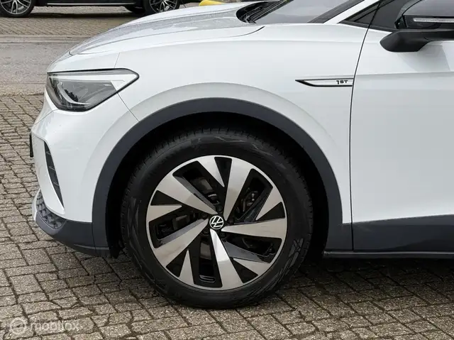Volkswagen ID.4 view 7