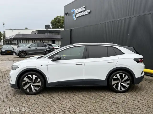 Volkswagen ID.4 view 8