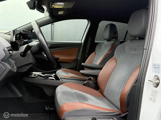Volkswagen ID.4 view 4