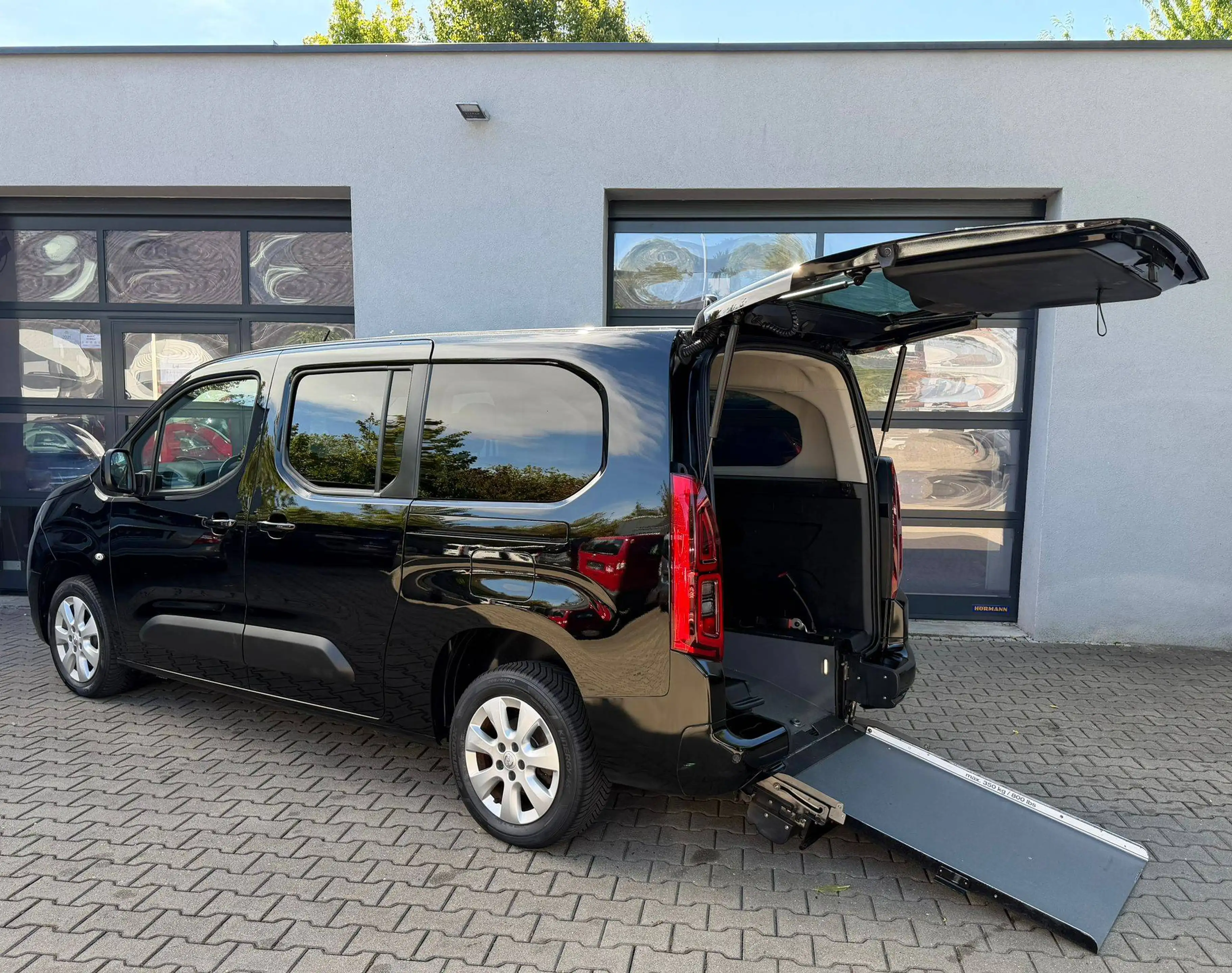 Opel Combo - e Elektro Behindertengerecht Rollstuhlrampe — photo 3