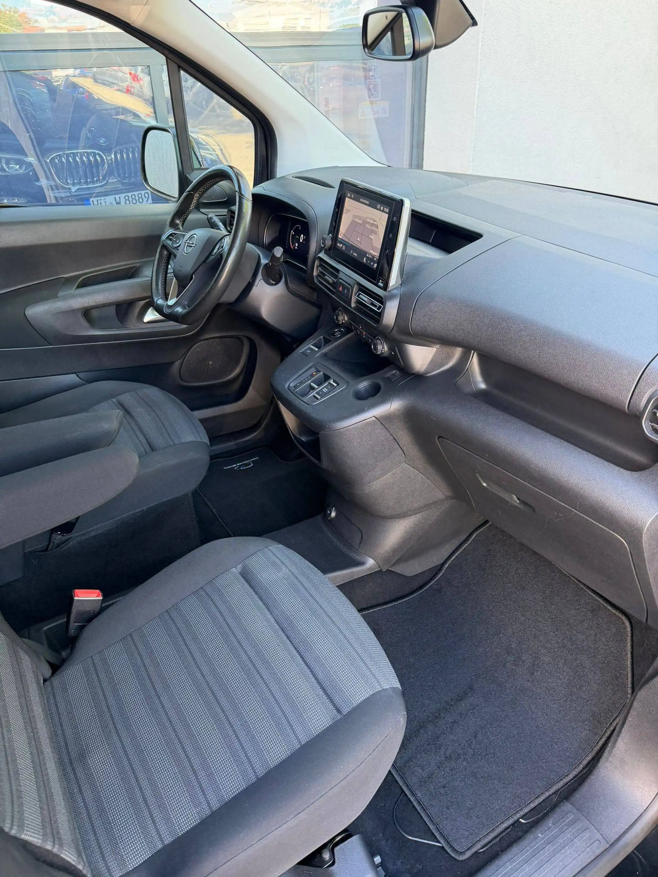Opel Combo - e Elektro Behindertengerecht Rollstuhlrampe — photo 12