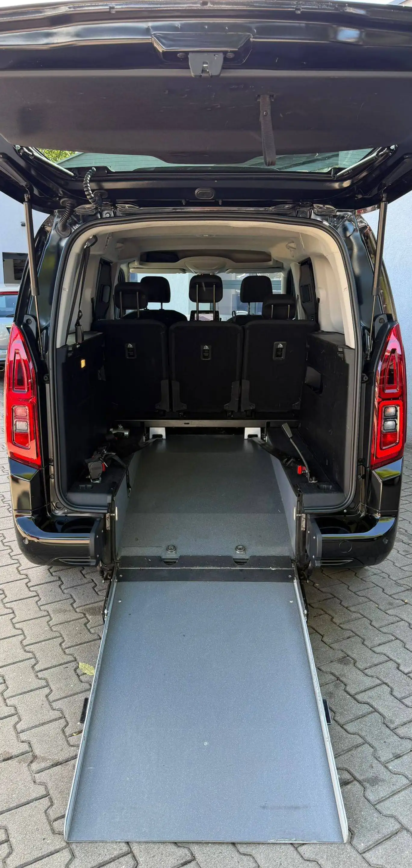 Opel Combo - e Elektro Behindertengerecht Rollstuhlrampe — photo 2