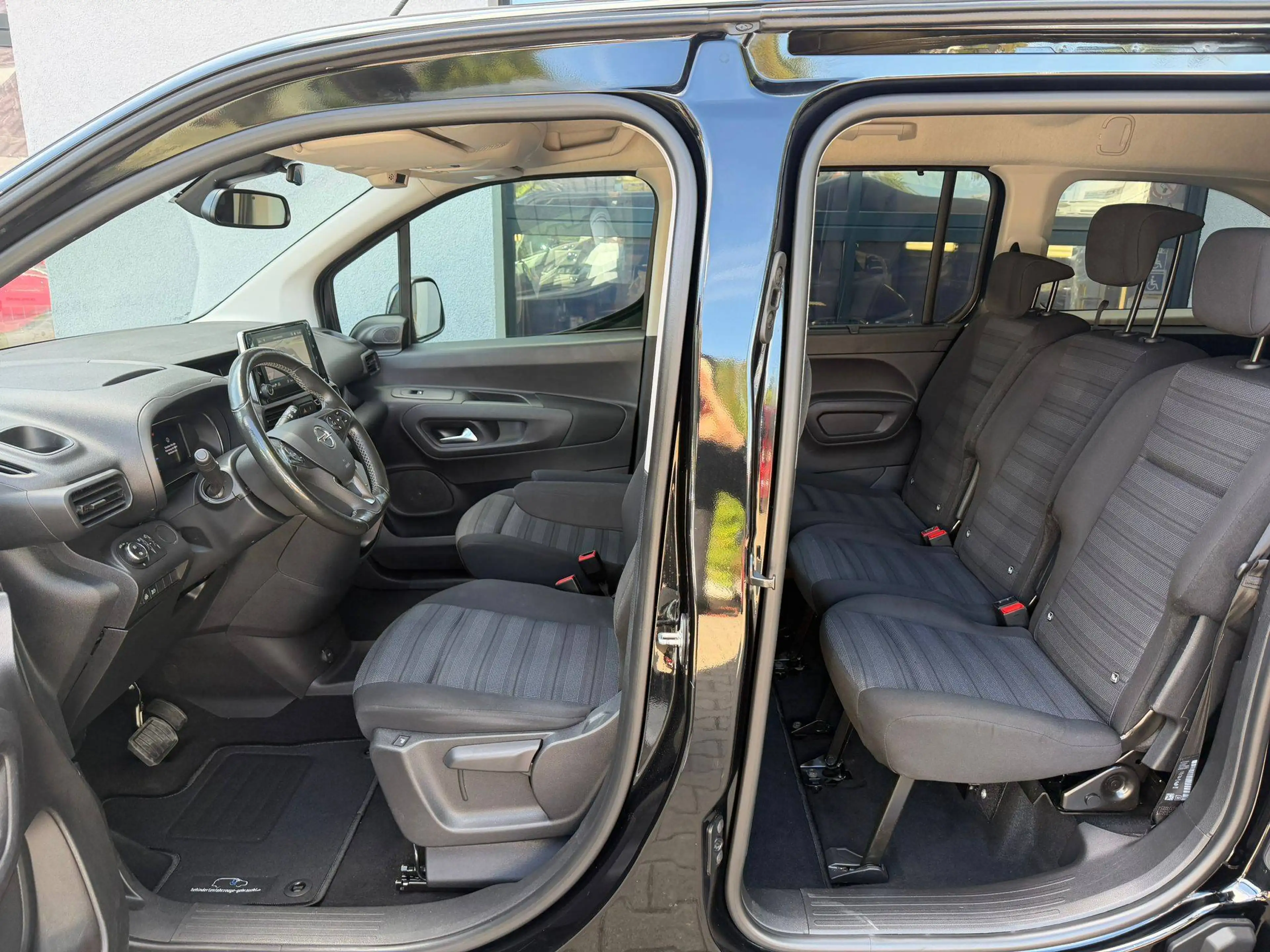 Opel Combo - e Elektro Behindertengerecht Rollstuhlrampe — photo 11